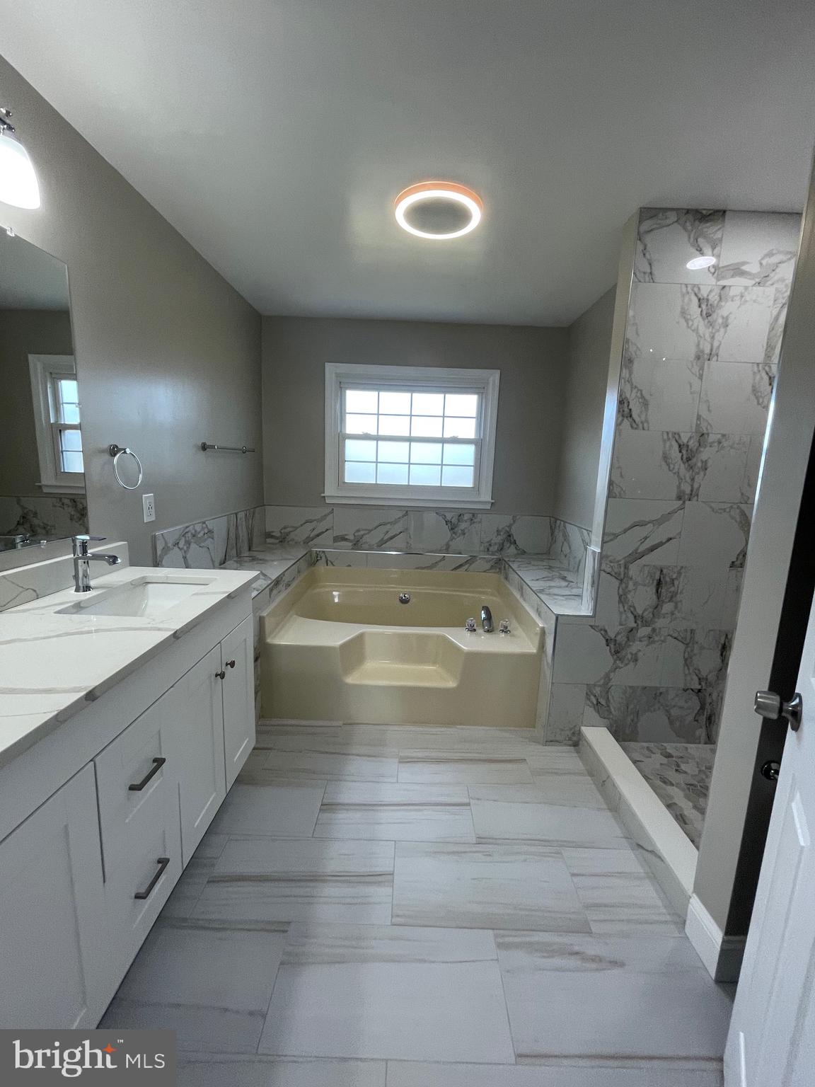 FOX POINT - Residential