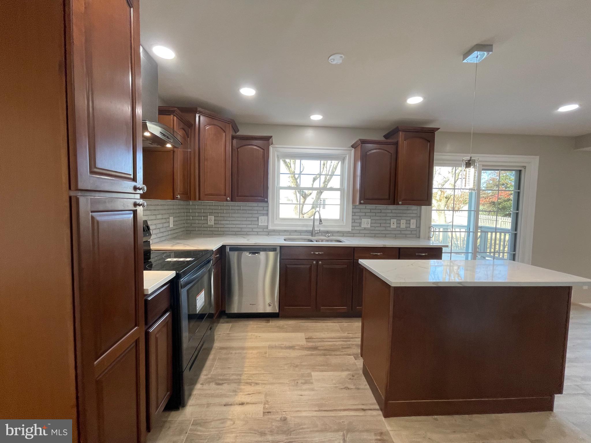 FOX POINT - Residential