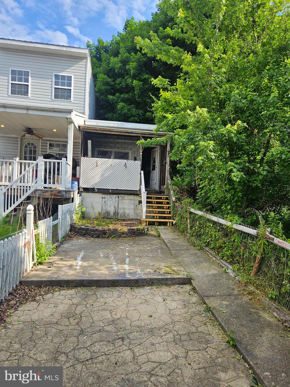 605 E CENTRE STREET