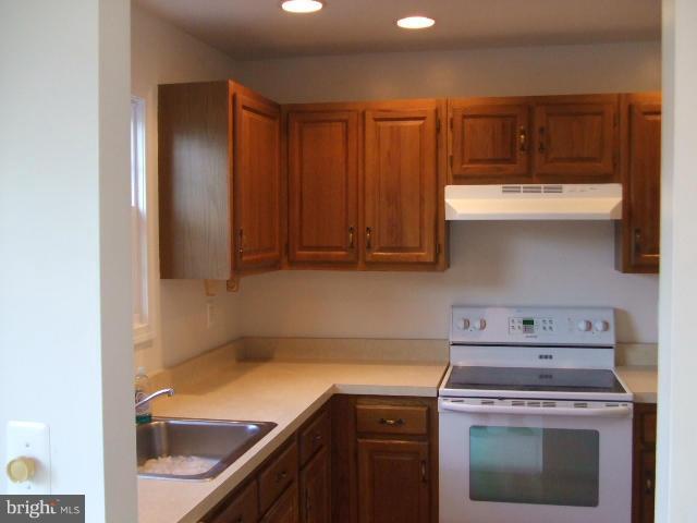 HILLTOP ACRES - Residential Lease