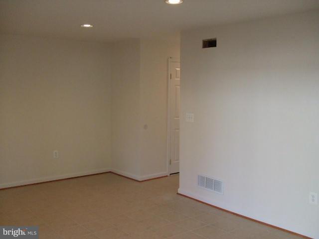 HILLTOP ACRES - Residential Lease