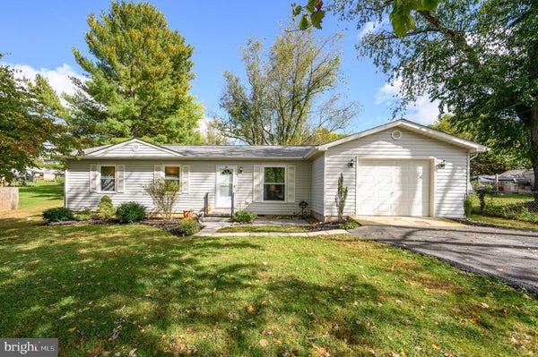 54 CRAB APPLE LN, RANSON, WV 25438 - Image a67c50571c545d0d22734b36e24eefa2/1485746380