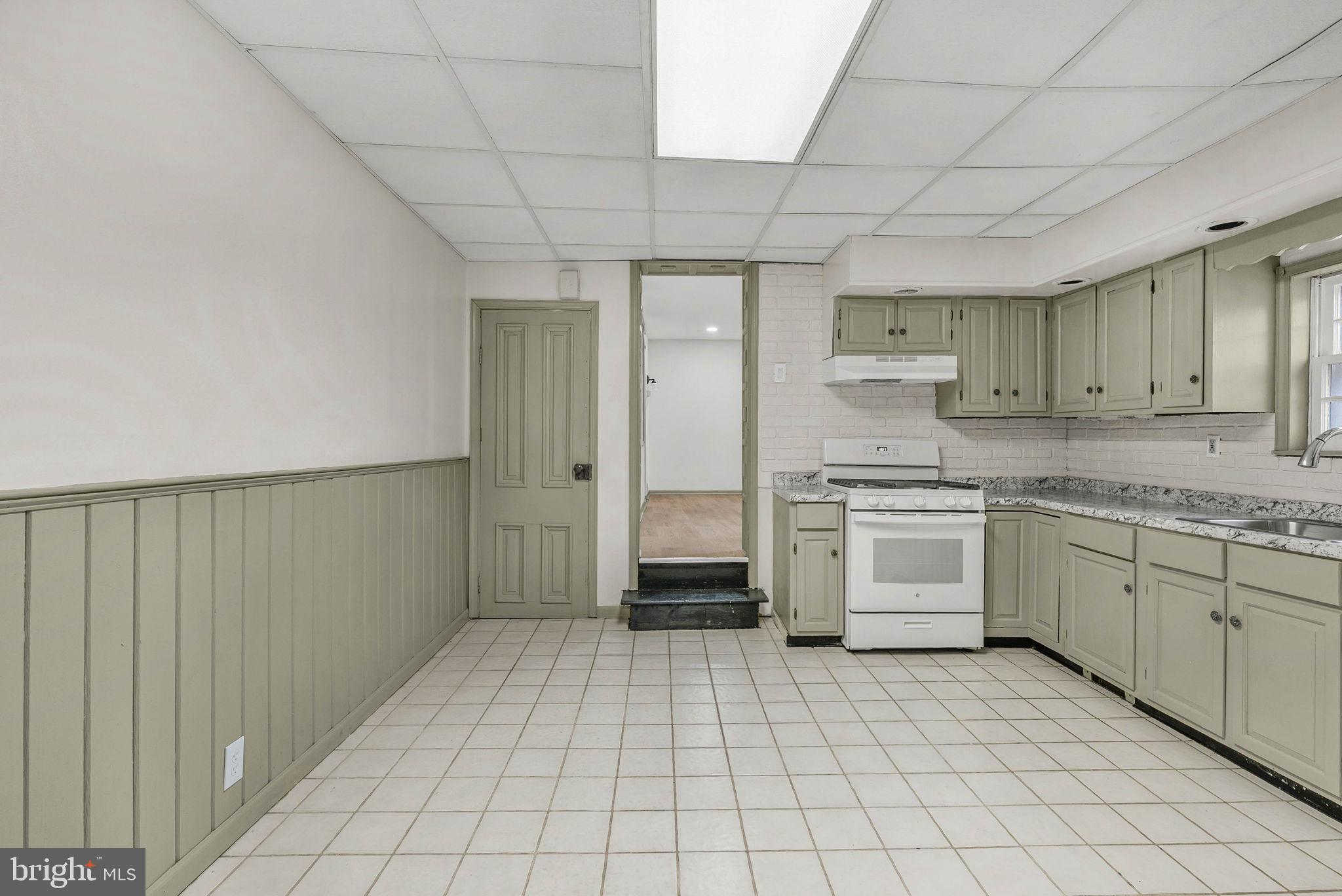 CLIFTON HEIGHTS - Residential