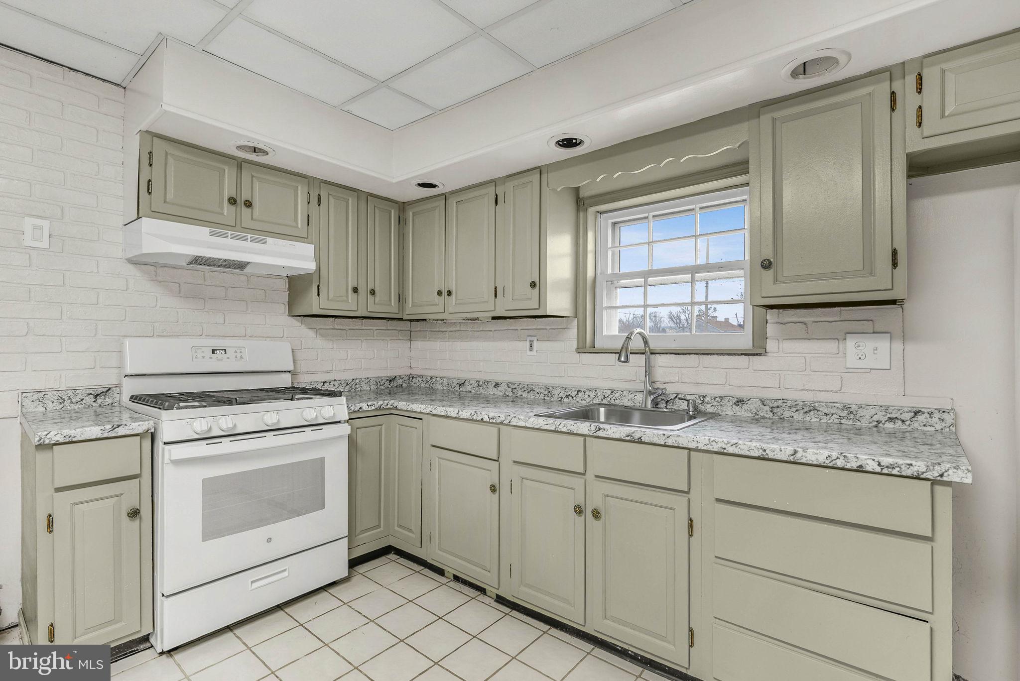 CLIFTON HEIGHTS - Residential