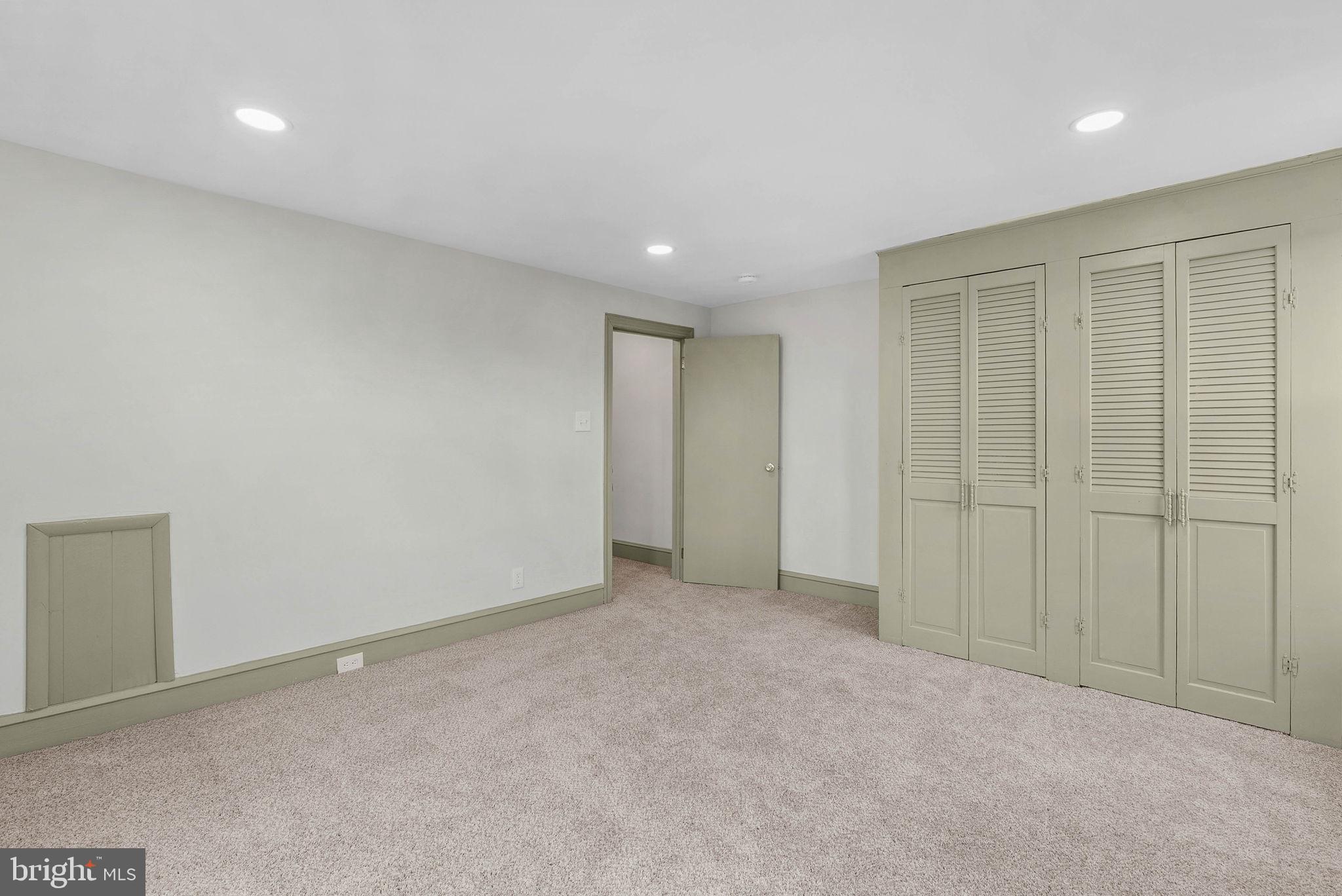 CLIFTON HEIGHTS - Residential