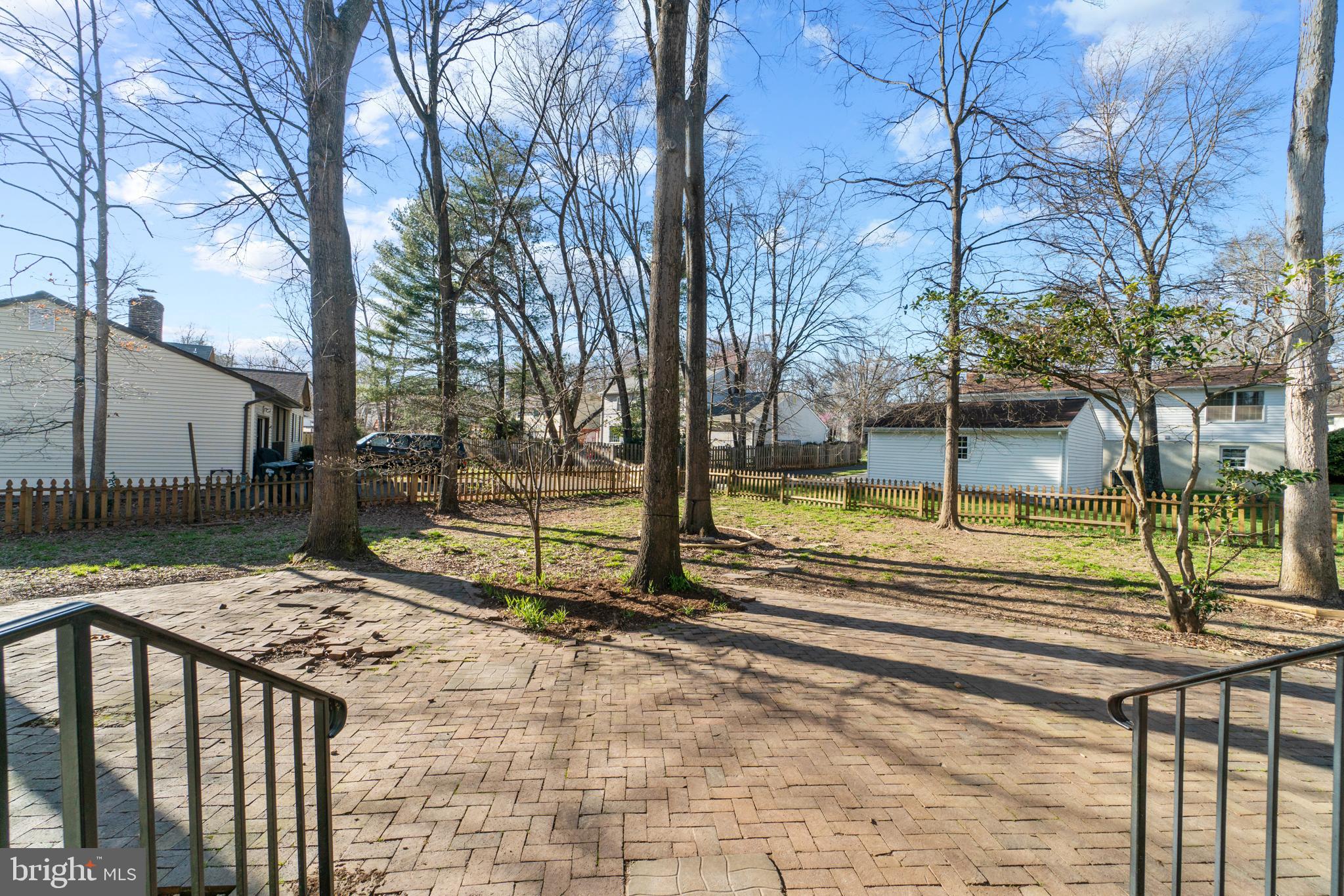 COUNTRY CLUB - Residential