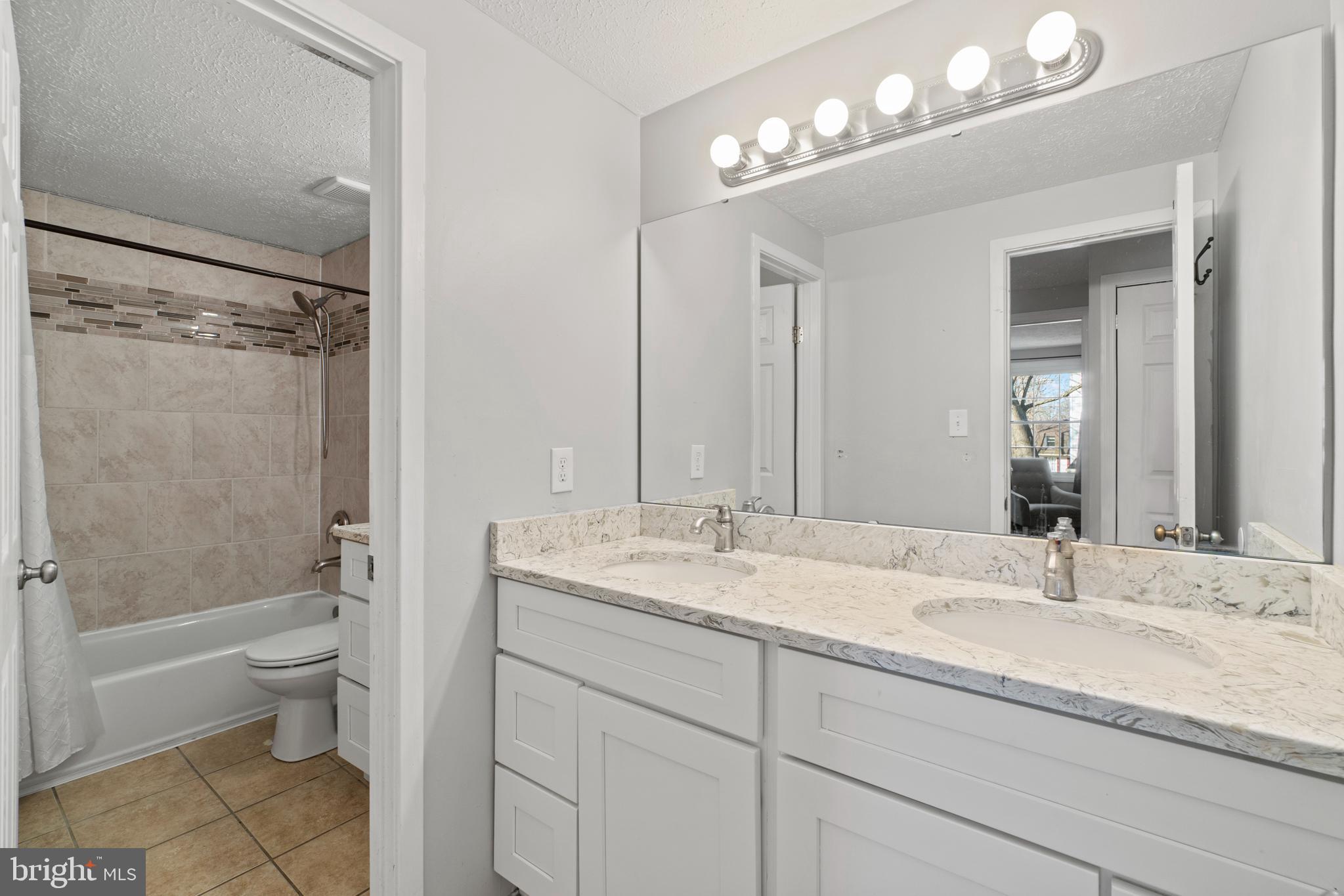 COUNTRY CLUB - Residential