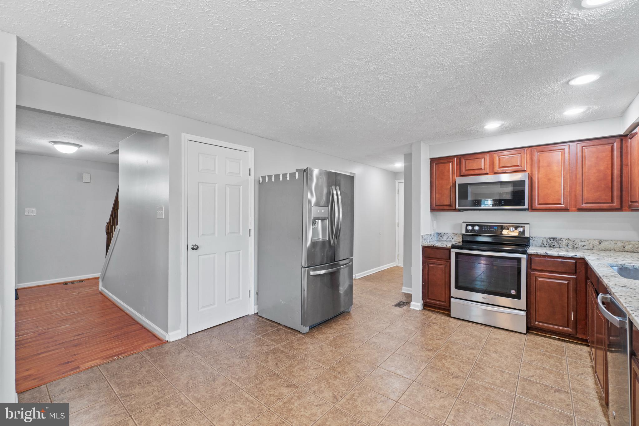 COUNTRY CLUB - Residential