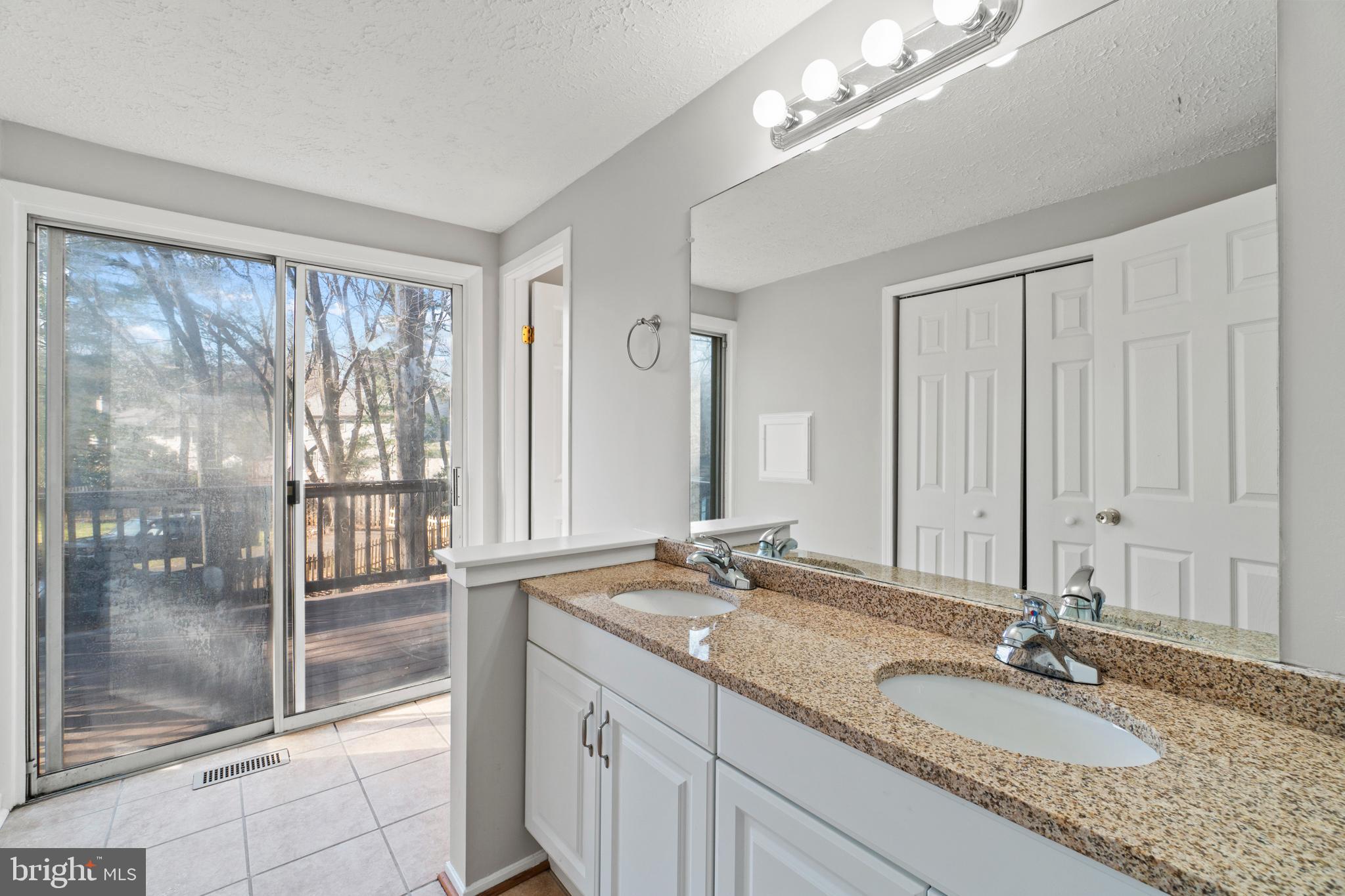 COUNTRY CLUB - Residential