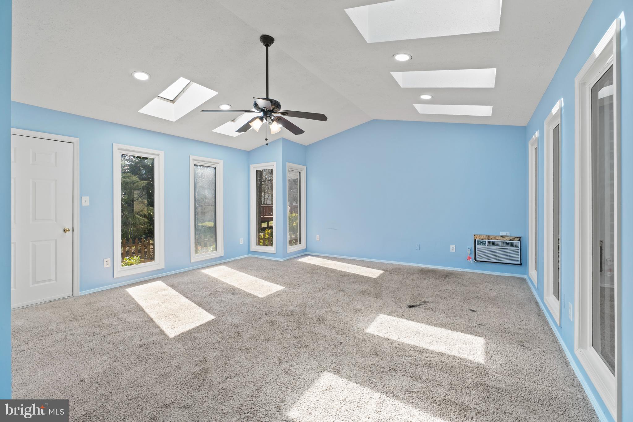 COUNTRY CLUB - Residential