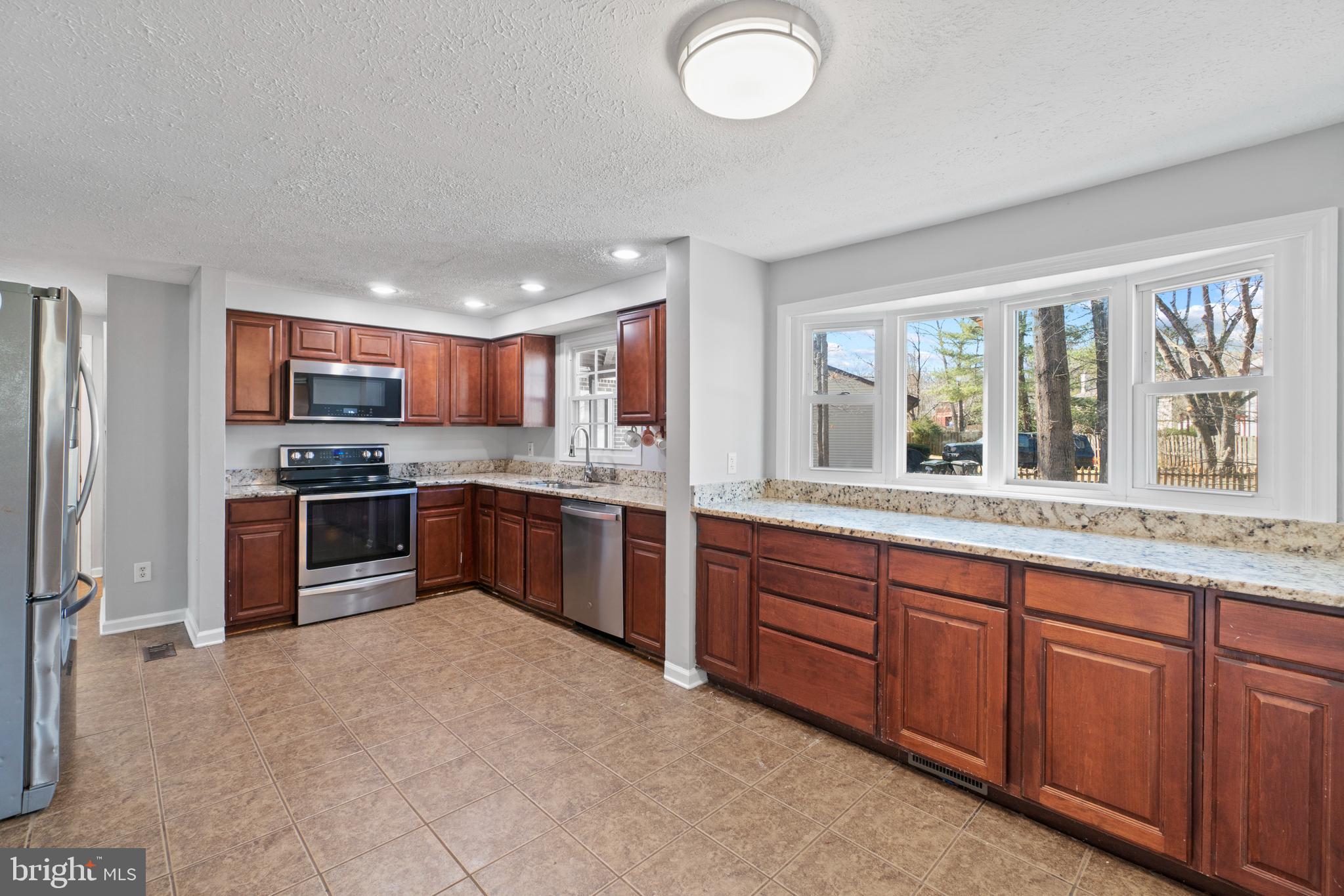 COUNTRY CLUB - Residential