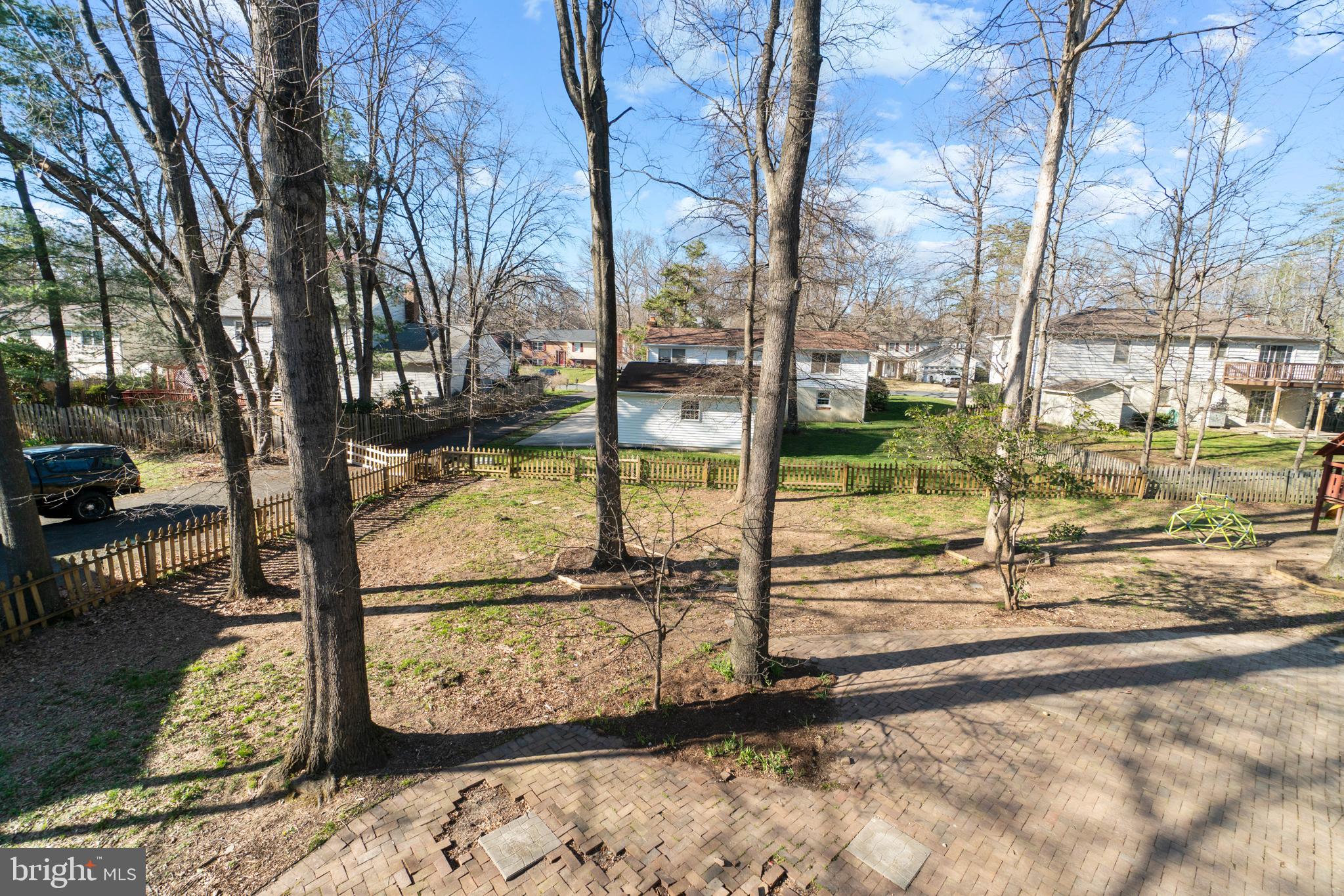 COUNTRY CLUB - Residential