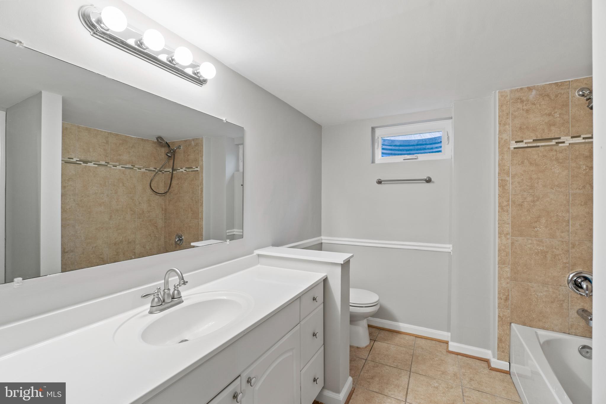 COUNTRY CLUB - Residential