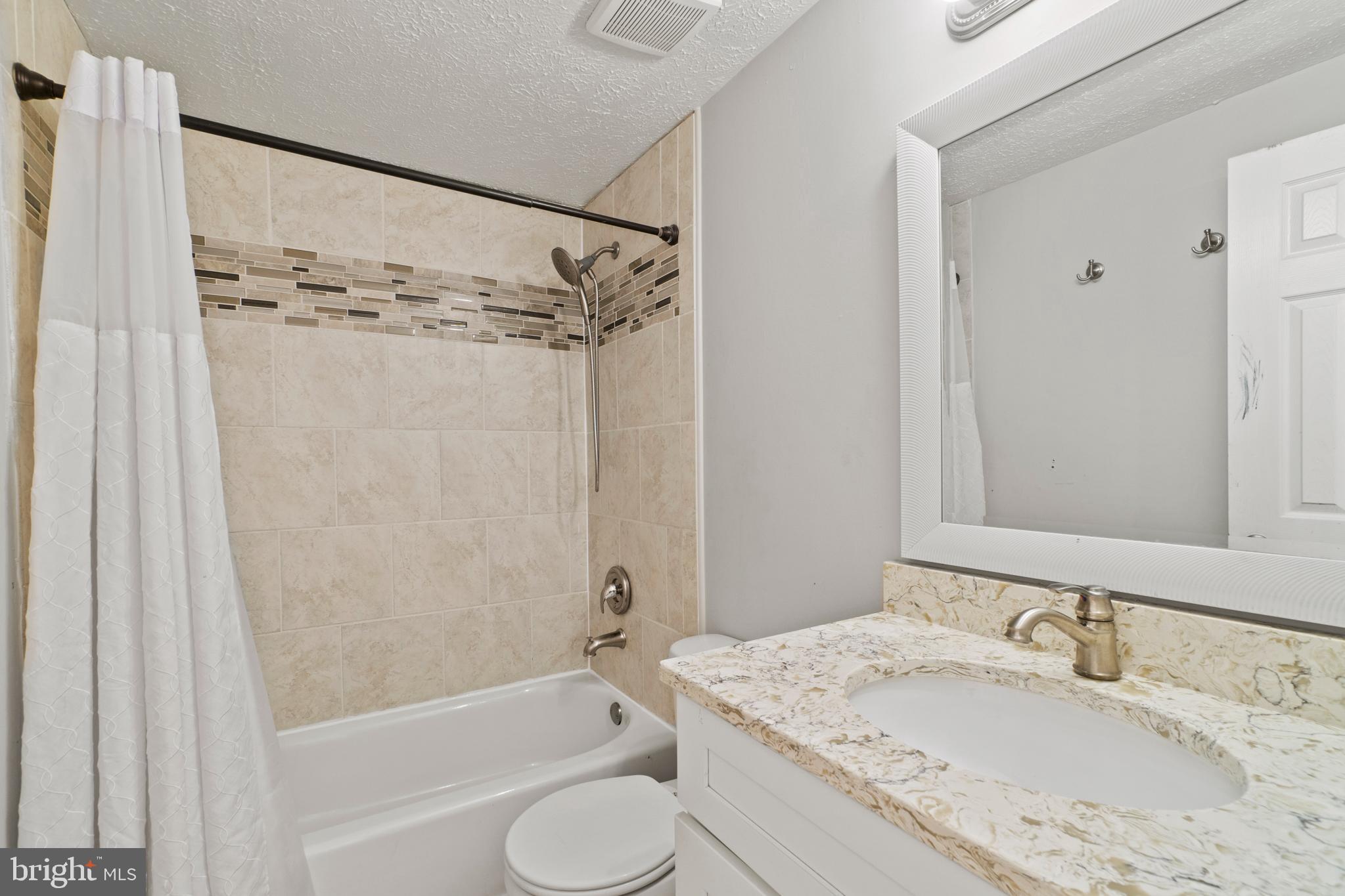 COUNTRY CLUB - Residential