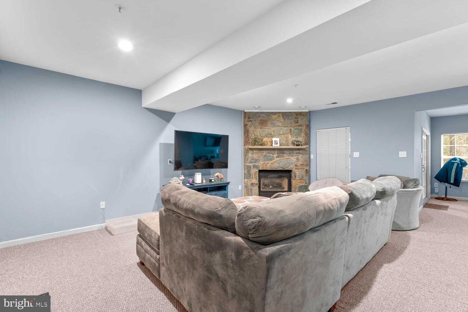 BARNSLEY MANOR ESTATES - Residential Lease