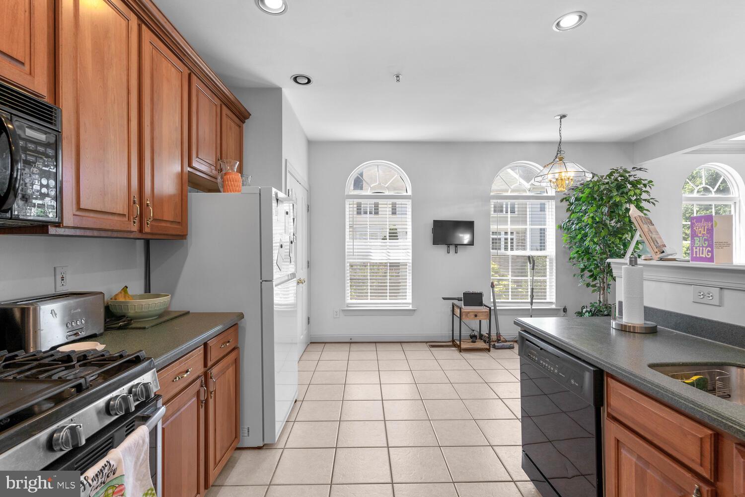 BARNSLEY MANOR ESTATES - Residential Lease