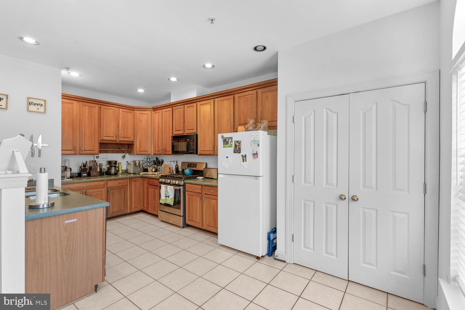 BARNSLEY MANOR ESTATES - Residential Lease