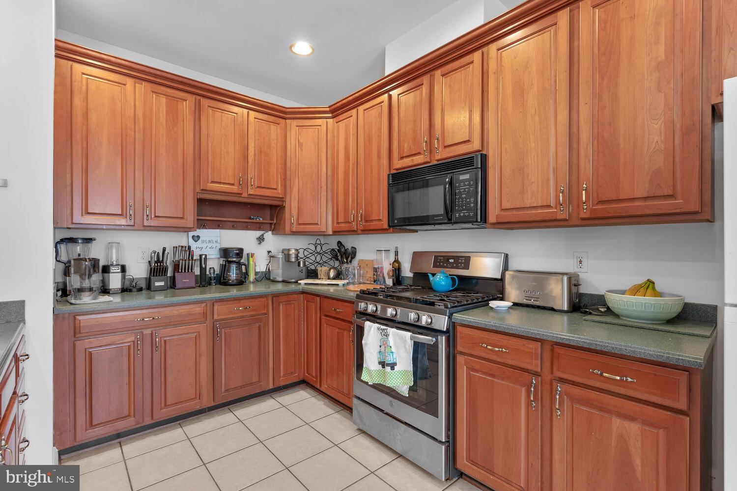 BARNSLEY MANOR ESTATES - Residential Lease