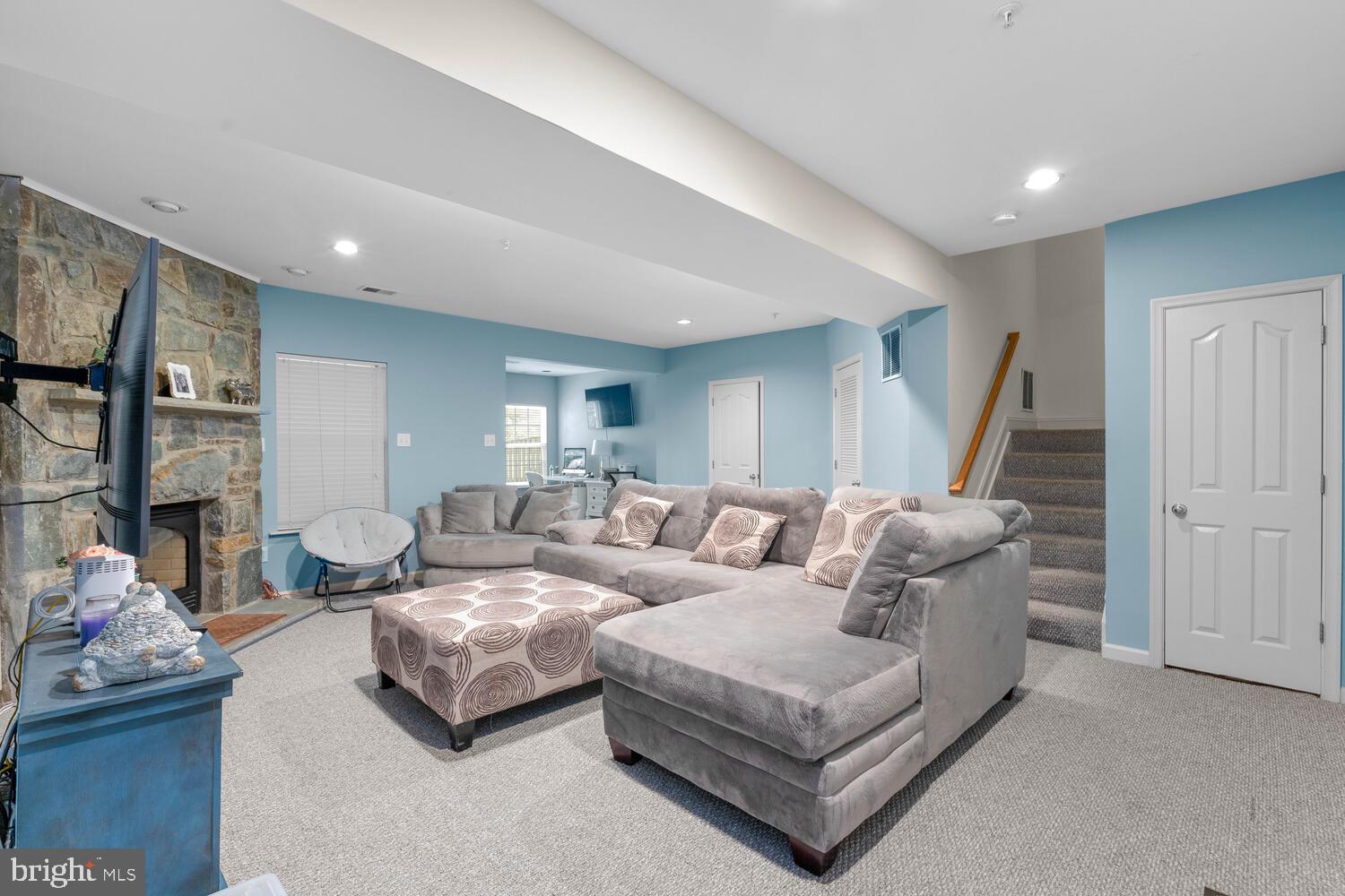 BARNSLEY MANOR ESTATES - Residential Lease