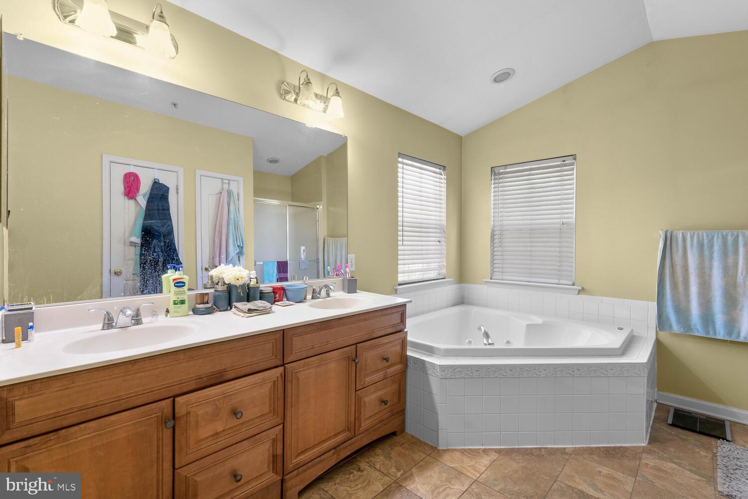 BARNSLEY MANOR ESTATES - Residential Lease