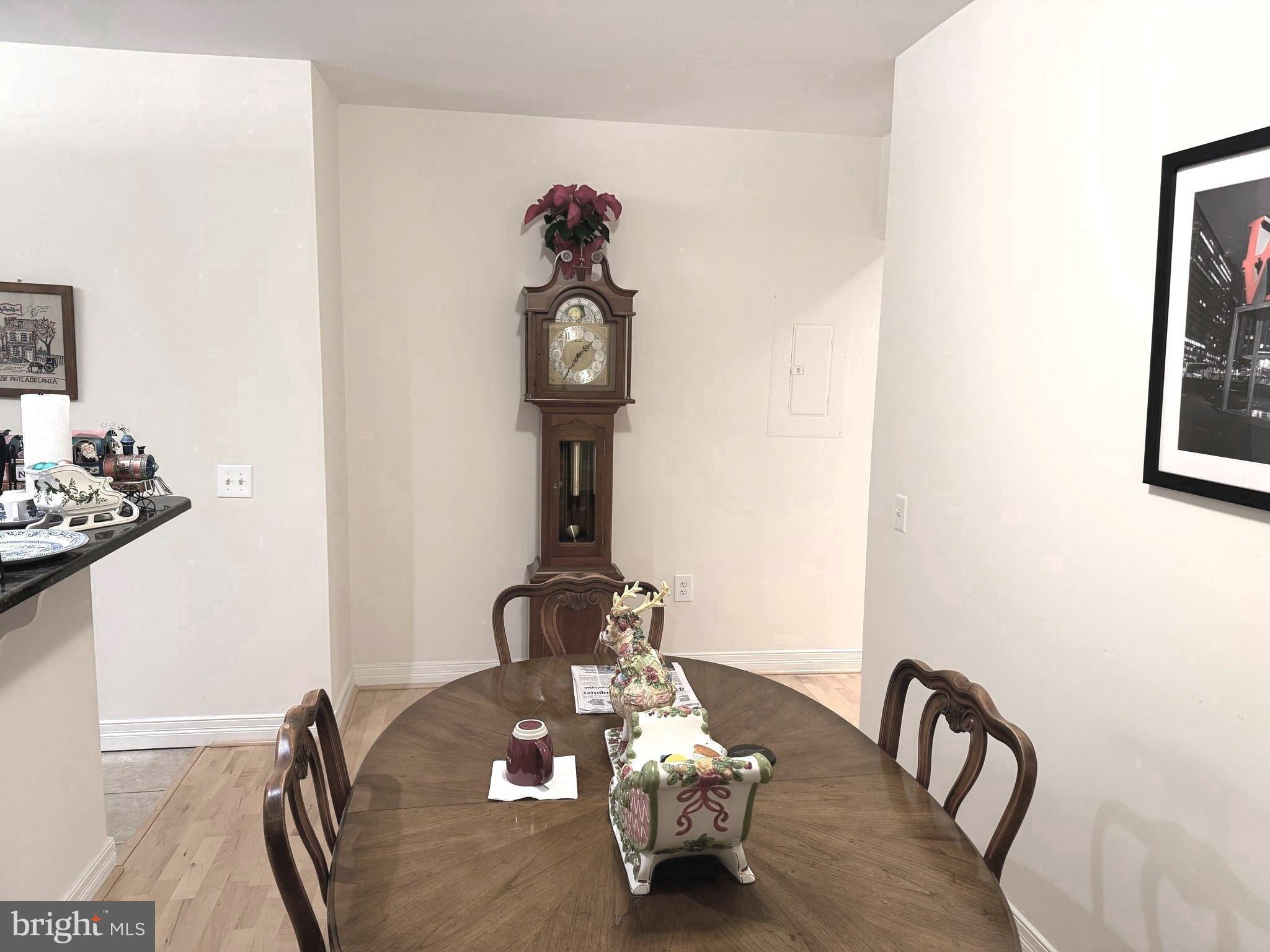 LOGAN SQUARE - Residential