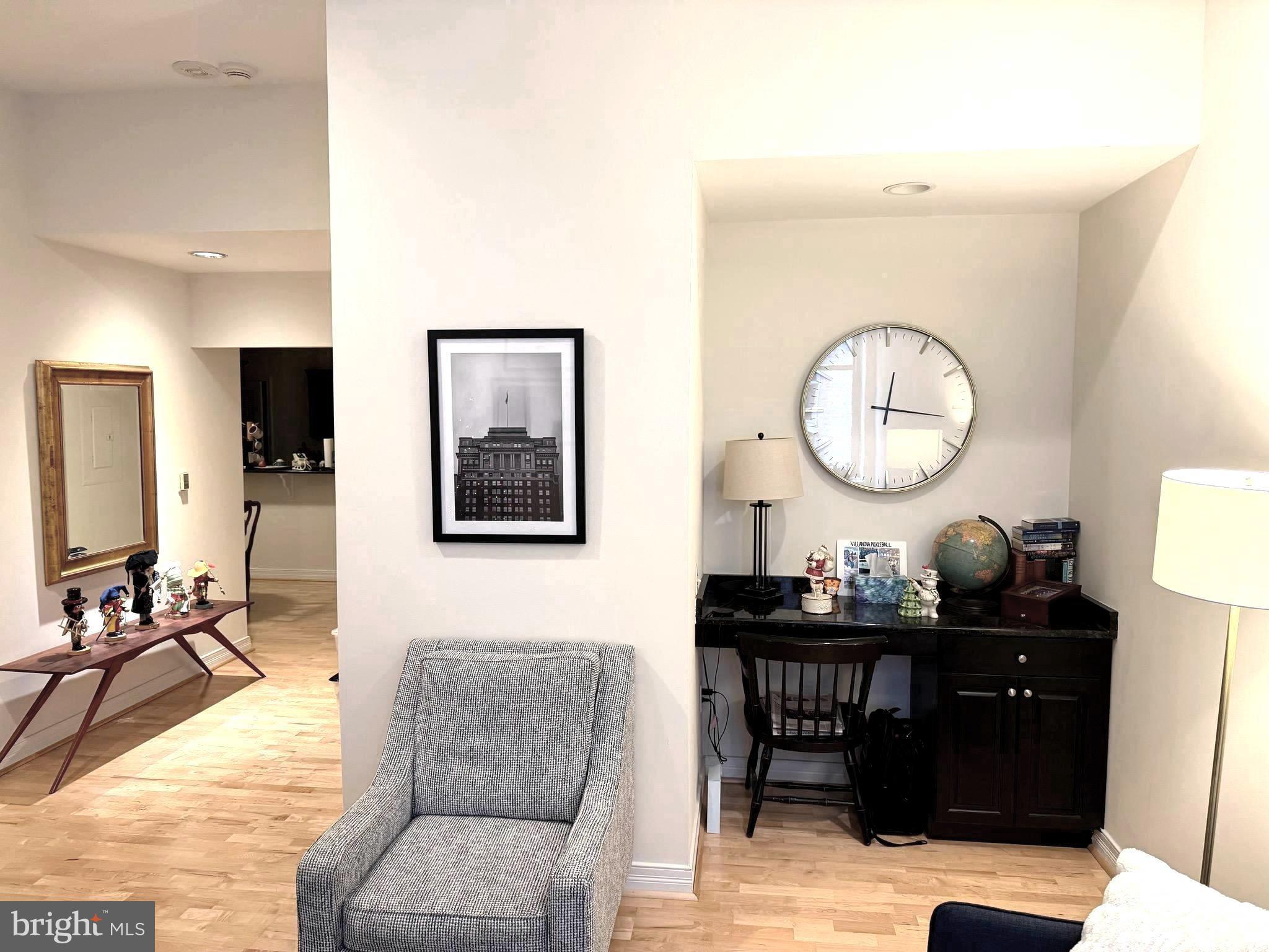 LOGAN SQUARE - Residential