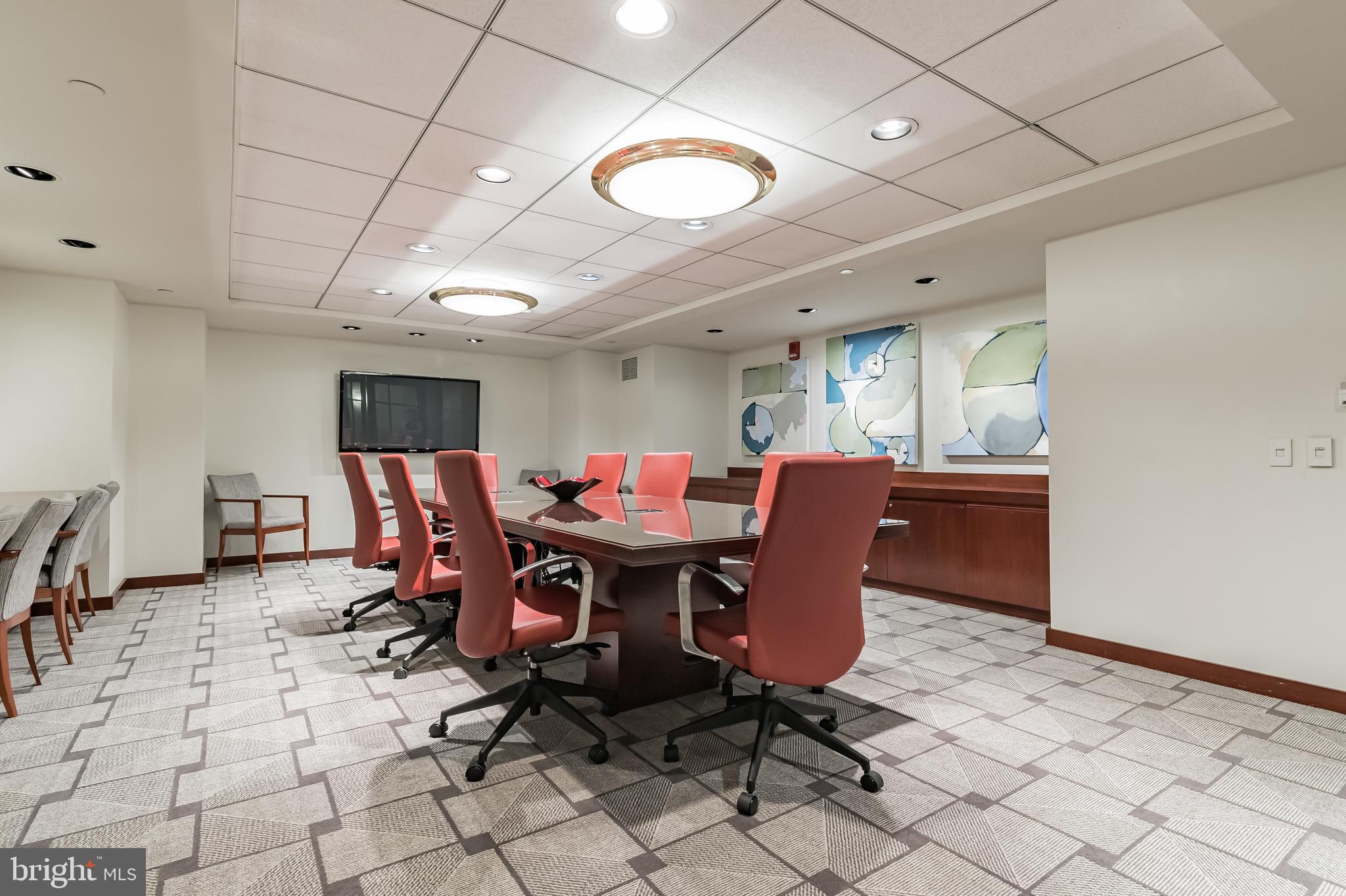 LOGAN SQUARE - Residential