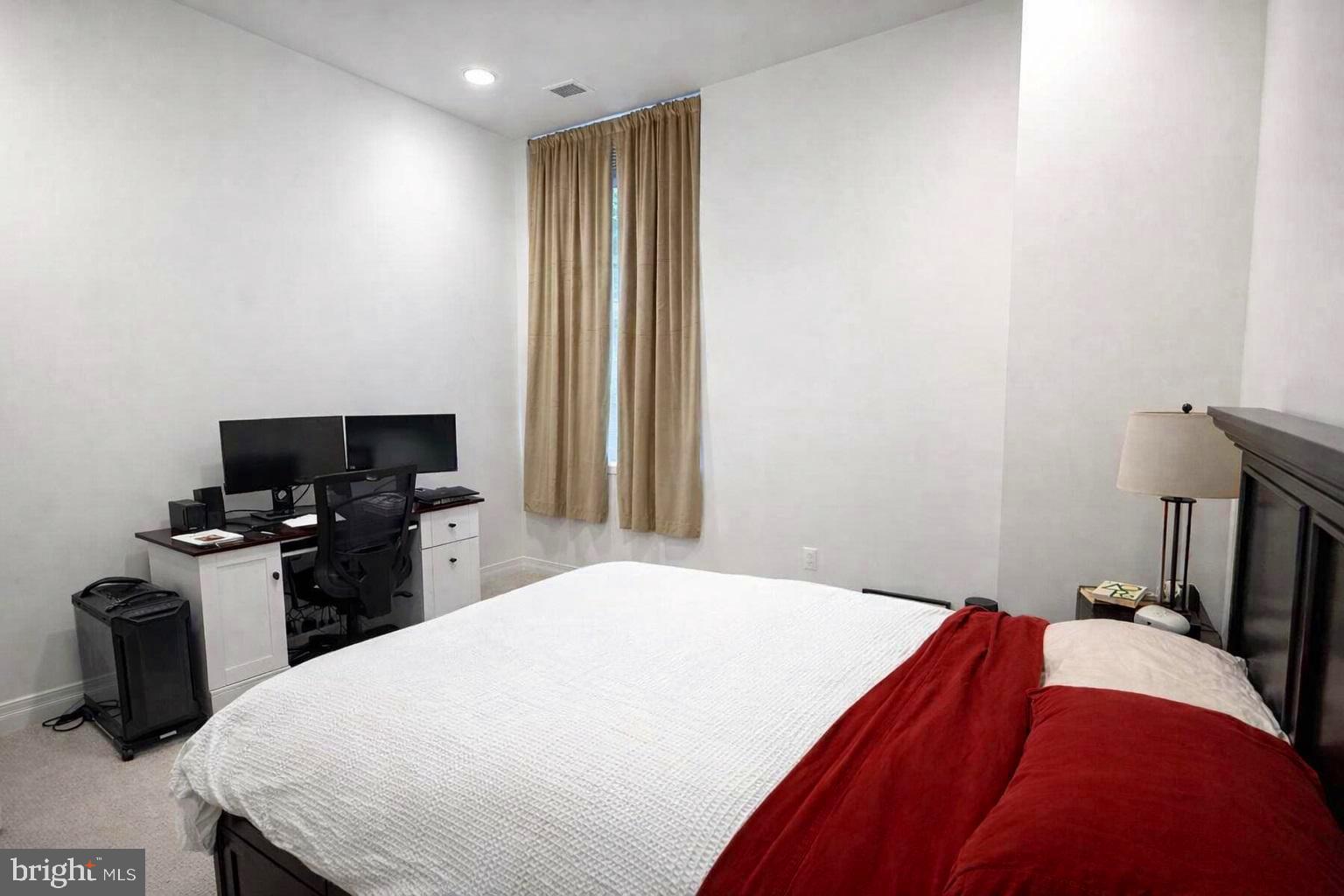 LOGAN SQUARE - Residential