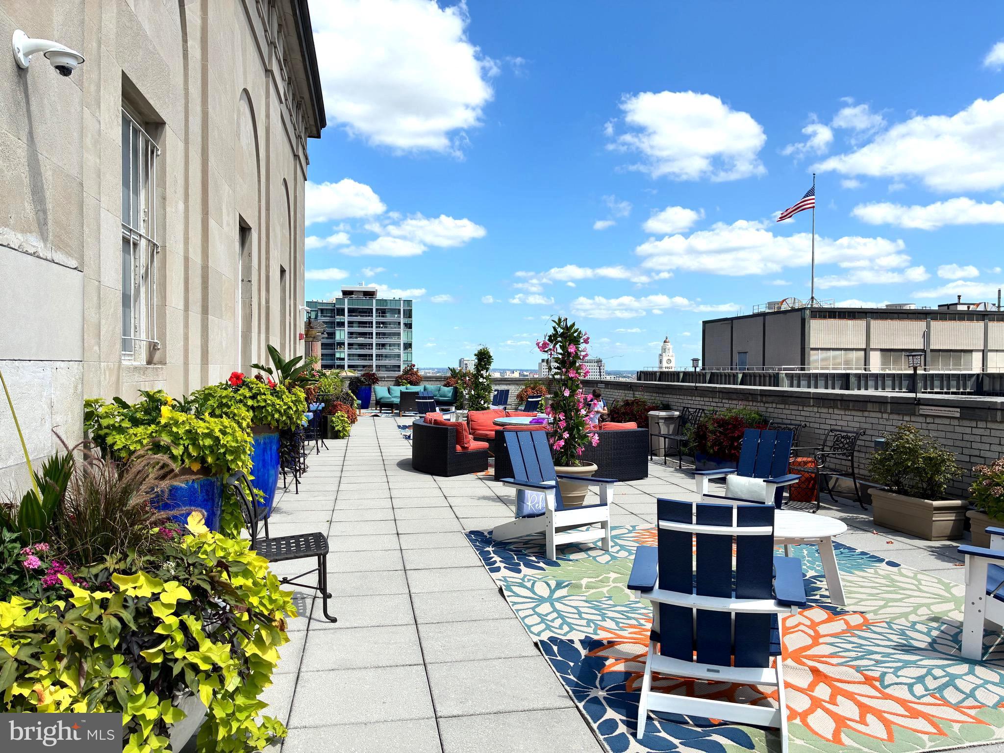 LOGAN SQUARE - Residential