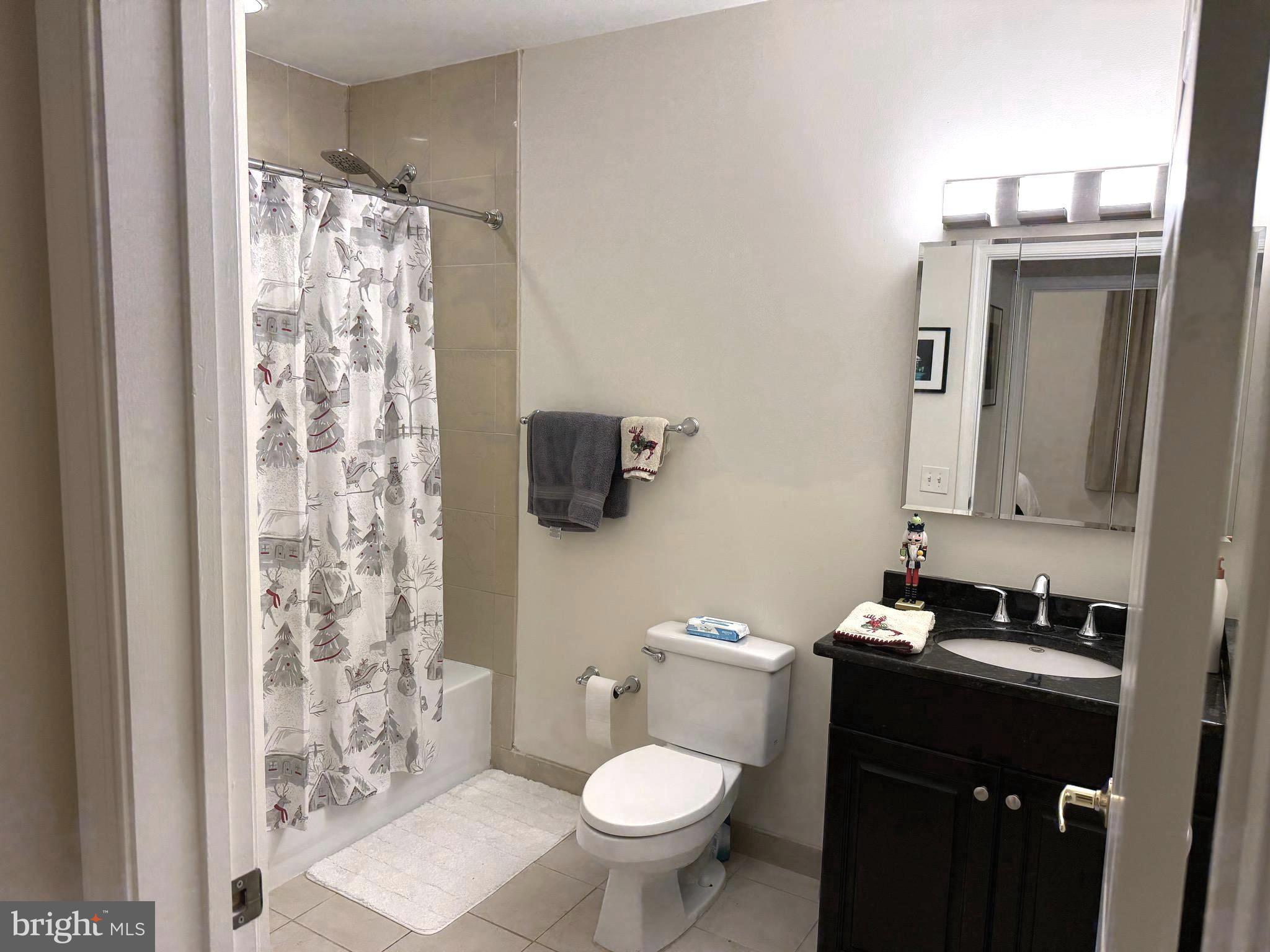 LOGAN SQUARE - Residential