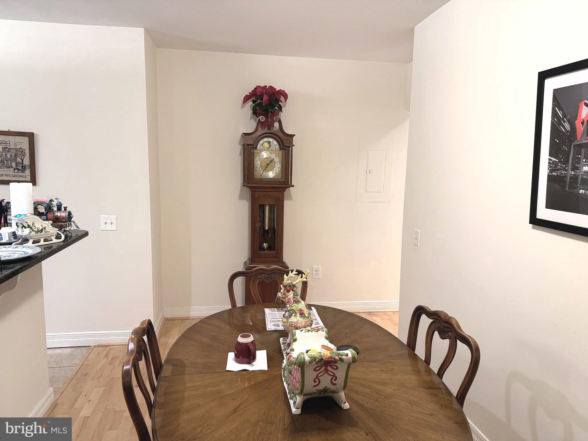 LOGAN SQUARE - Residential