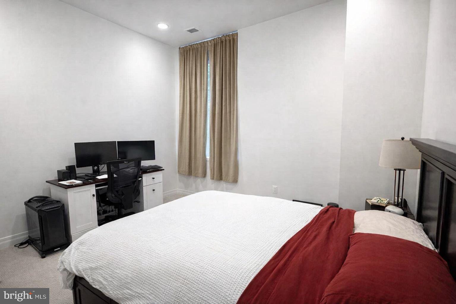 LOGAN SQUARE - Residential