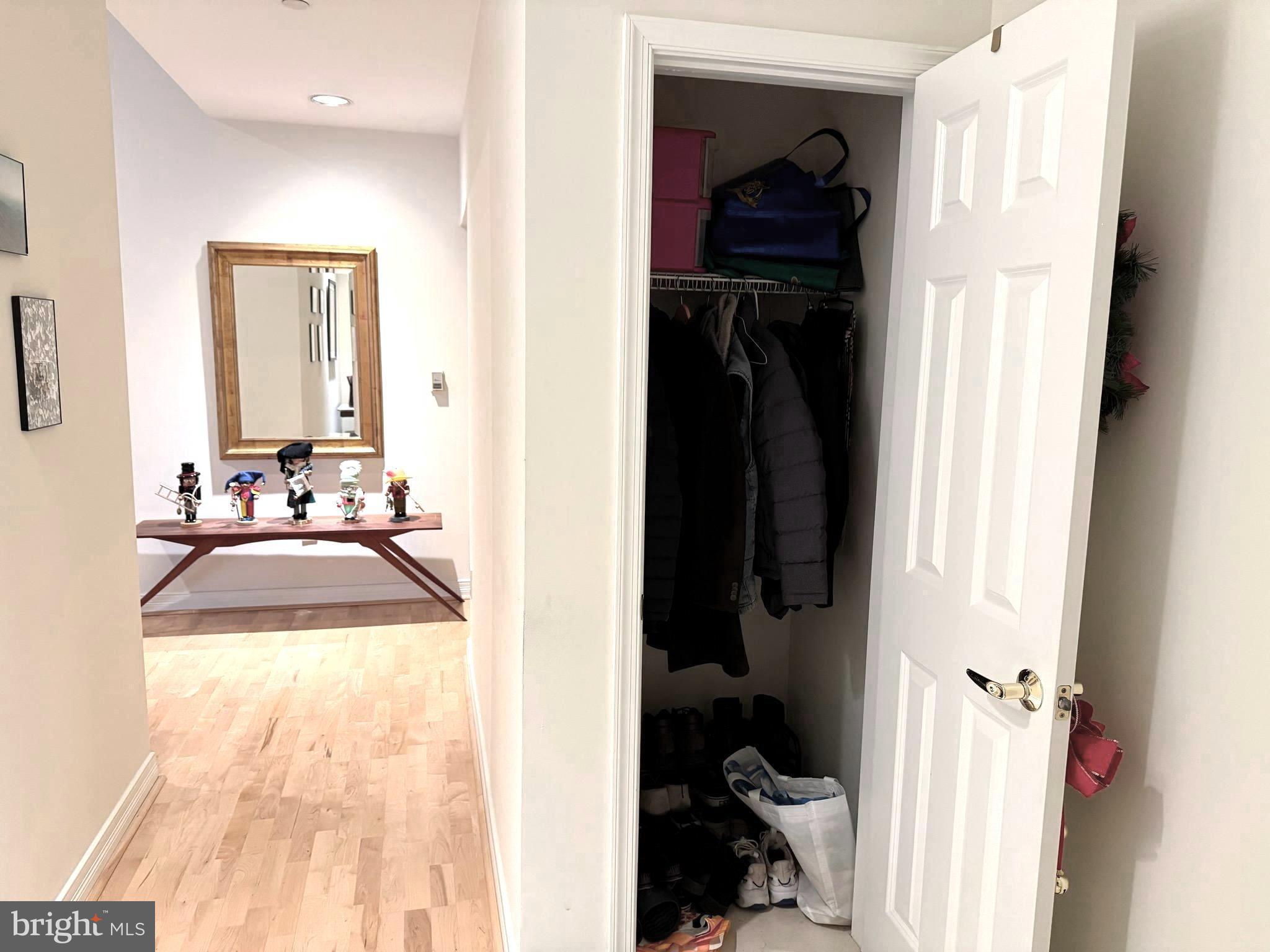 LOGAN SQUARE - Residential