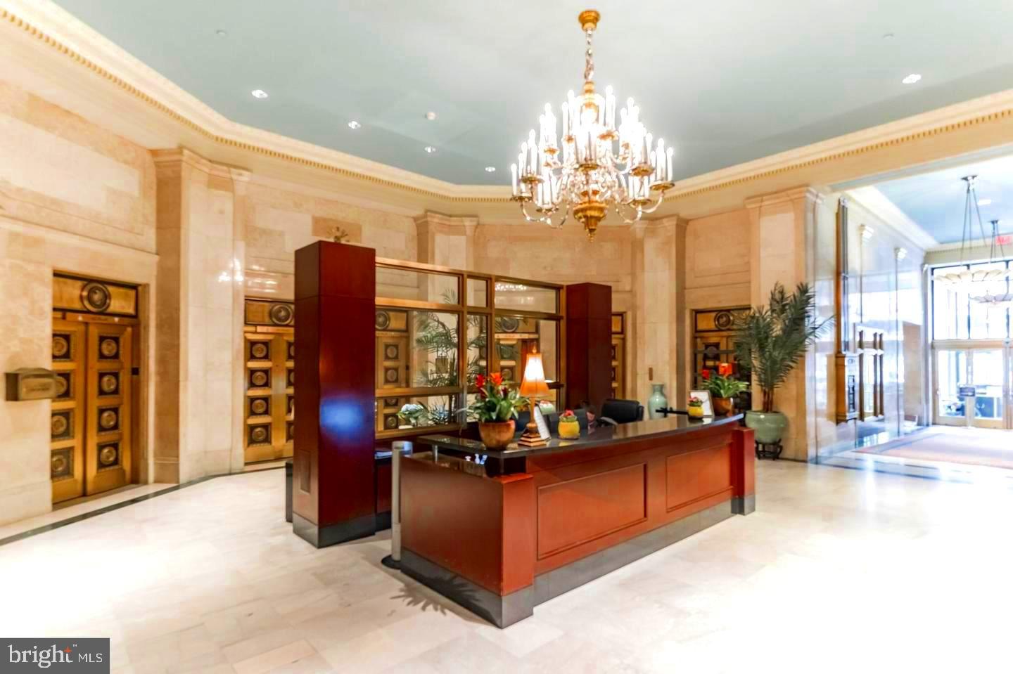 LOGAN SQUARE - Residential