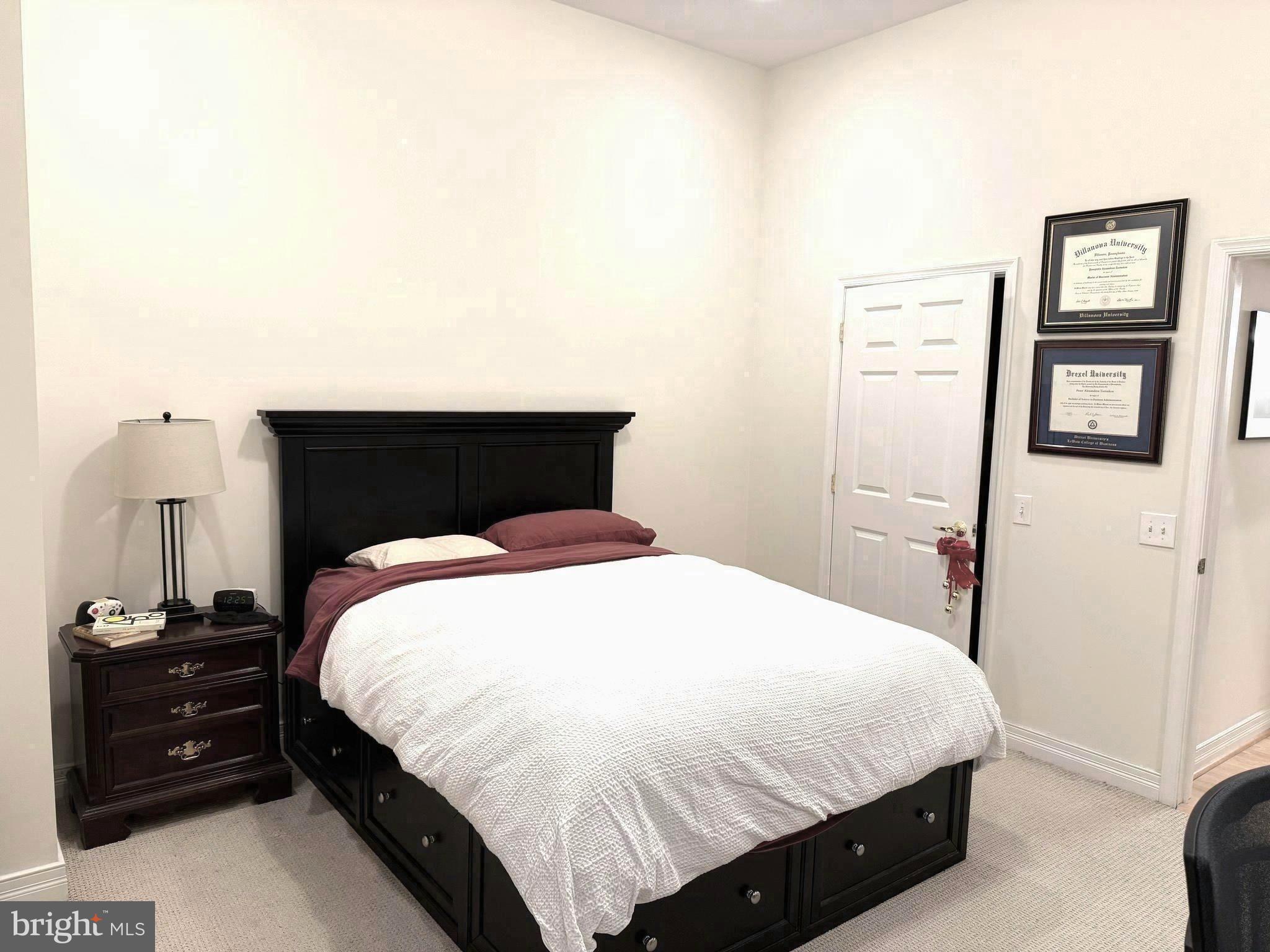 LOGAN SQUARE - Residential