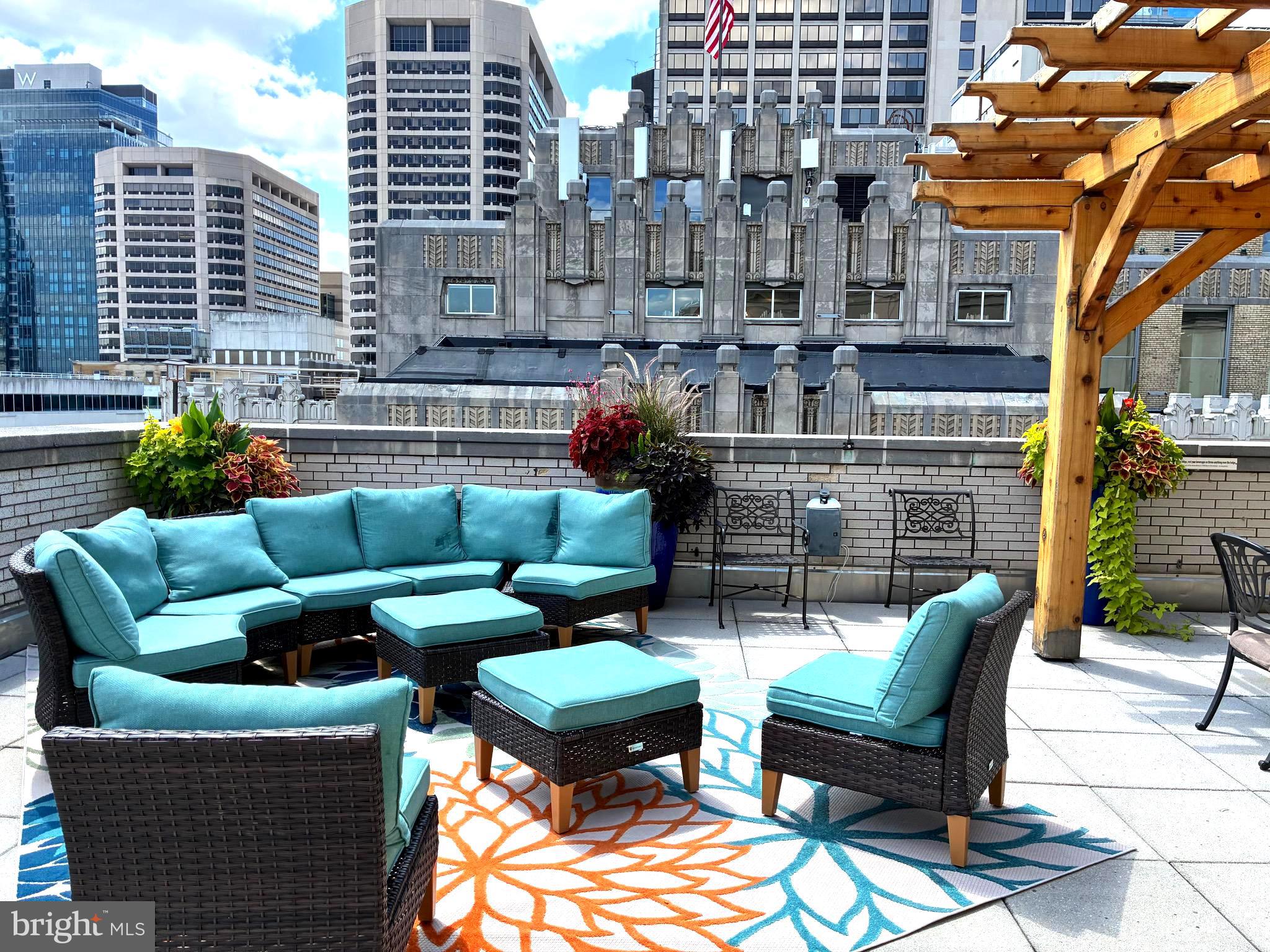 LOGAN SQUARE - Residential