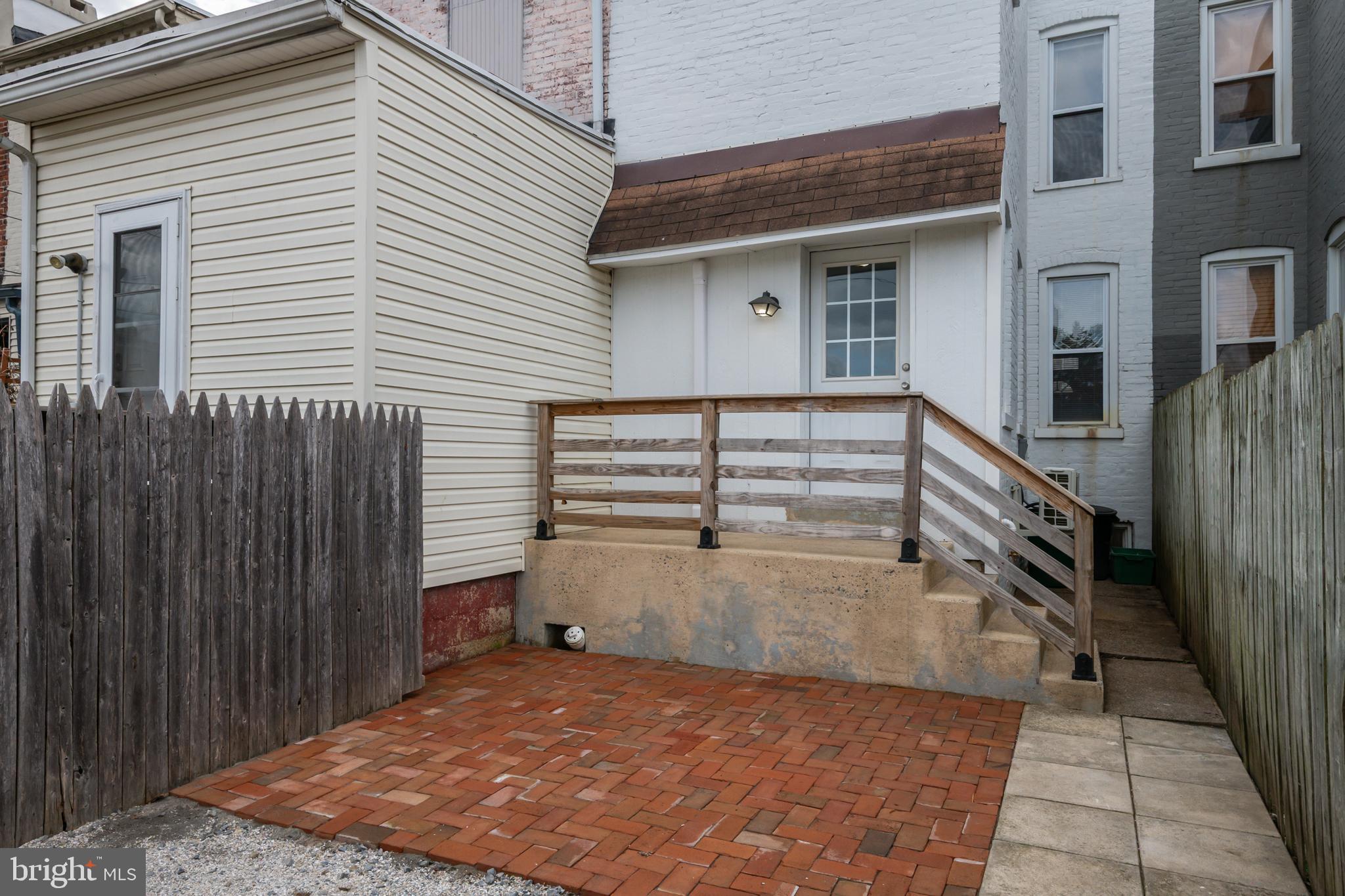 CHESTNUT HILL - Residential