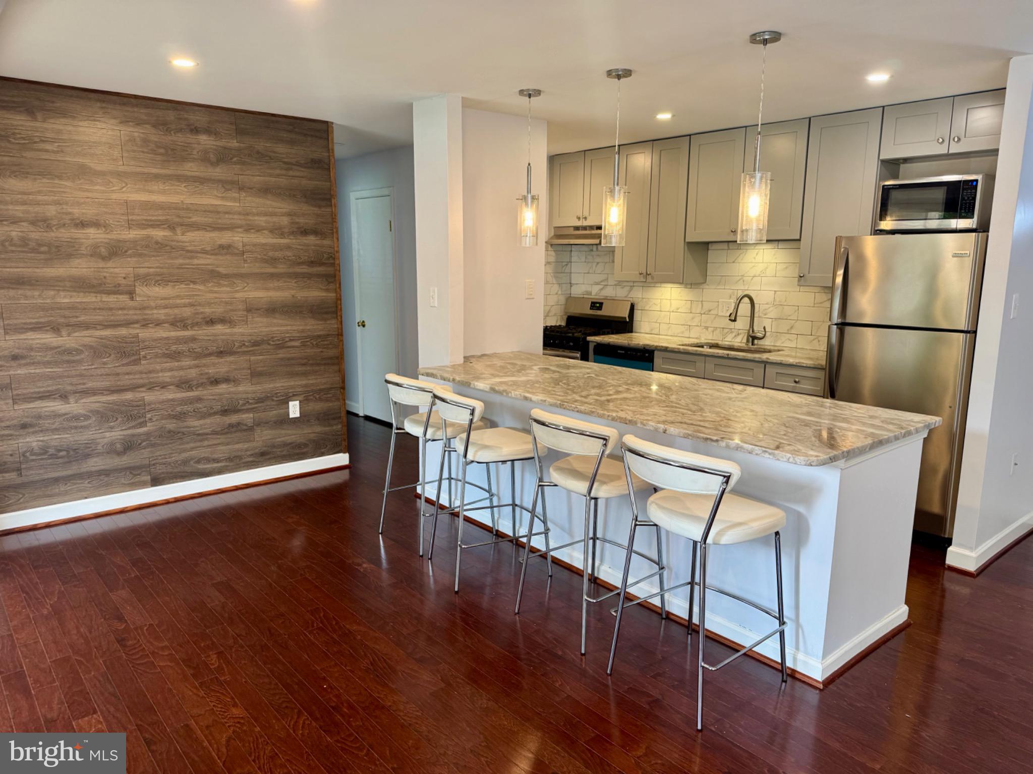 2-Bed, 1-Bath apartment in Bethesda Park, recently renovated in 2020, featuring engineered wood flooring and open kitchen/dining/living space. The upgraded kitchen has granite tops, tiled backsplash, pendant lighting, and stainless steel appliances, including a gas oven/range. Spacious primary bedroom. Enjoy community amenities such as a refreshing outdoor pool, tennis courts, and scenic bike trails. Excellent schools and public services enhance the community's appeal. The rent includes electricity, gas, and water. Laundry is on-site. Parking is ample and hassle-free with two dedicated spaces.
$200 move-in fee administered by the building; Landlord accepts vouchers; one-month's rent security deposit; 660 minimum credit score; minimum income is 3X rent