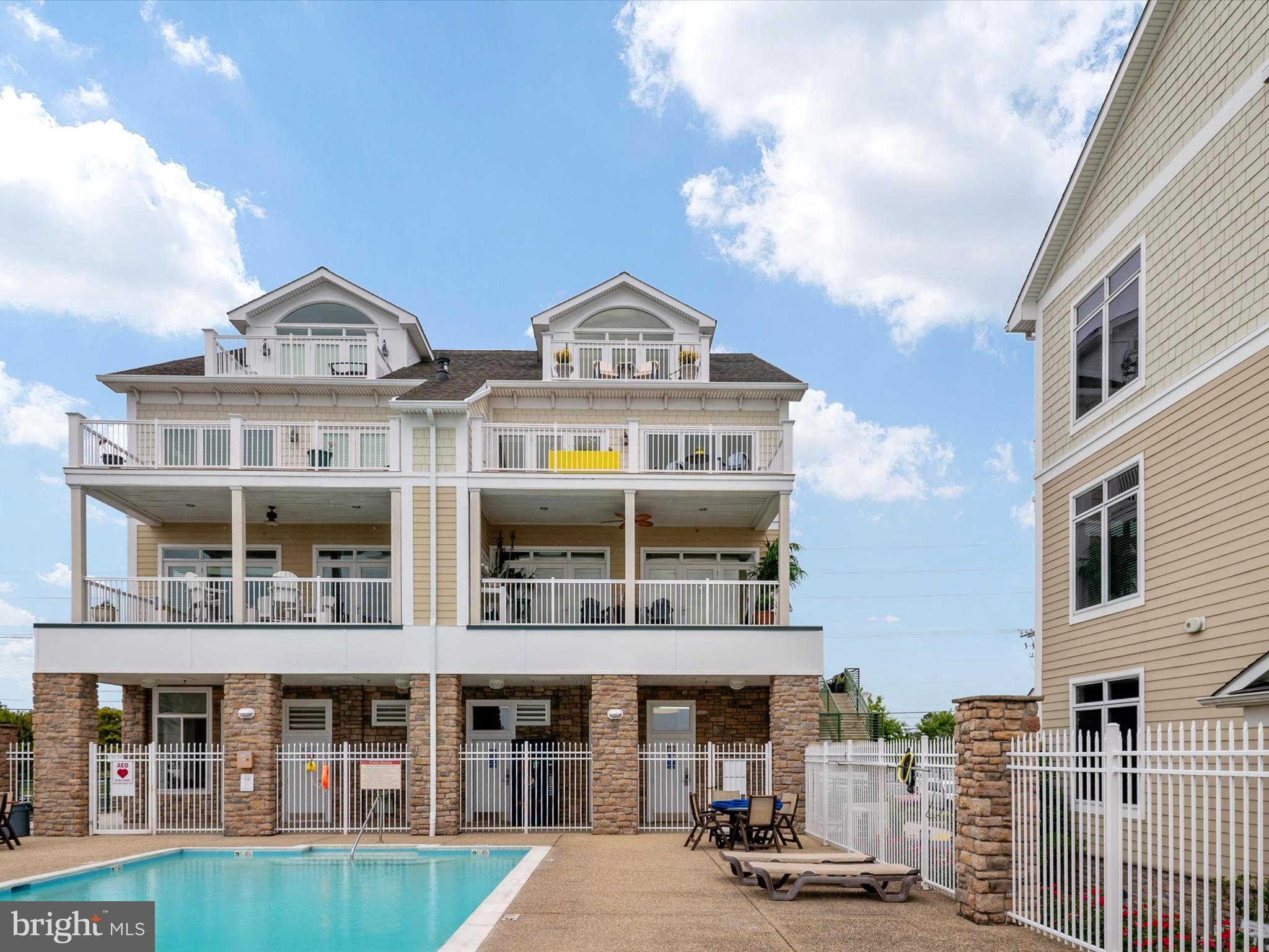 110 CHANNEL MARKER WAY 204