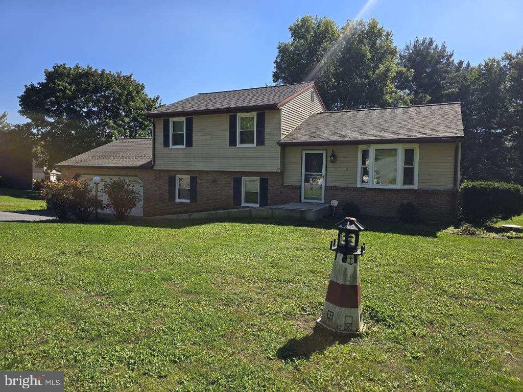 Photo of 8 Sherri Lane, LITITZ, PA 17543 (MLS # PALA2077564)