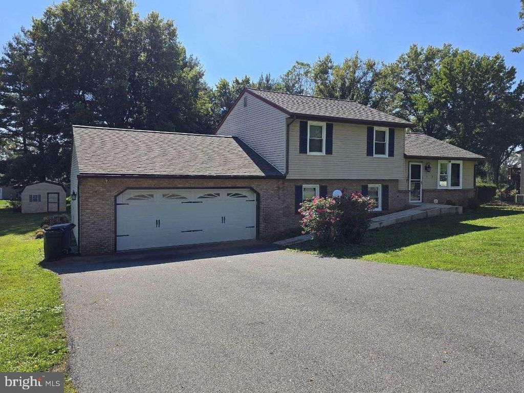 Photo of 8 Sherri Lane, LITITZ, PA 17543 (MLS # PALA2077564)