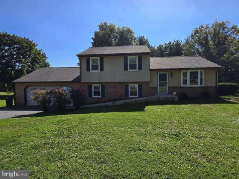 Photo of 8 Sherri Lane, LITITZ, PA 17543 (MLS # PALA2077564)