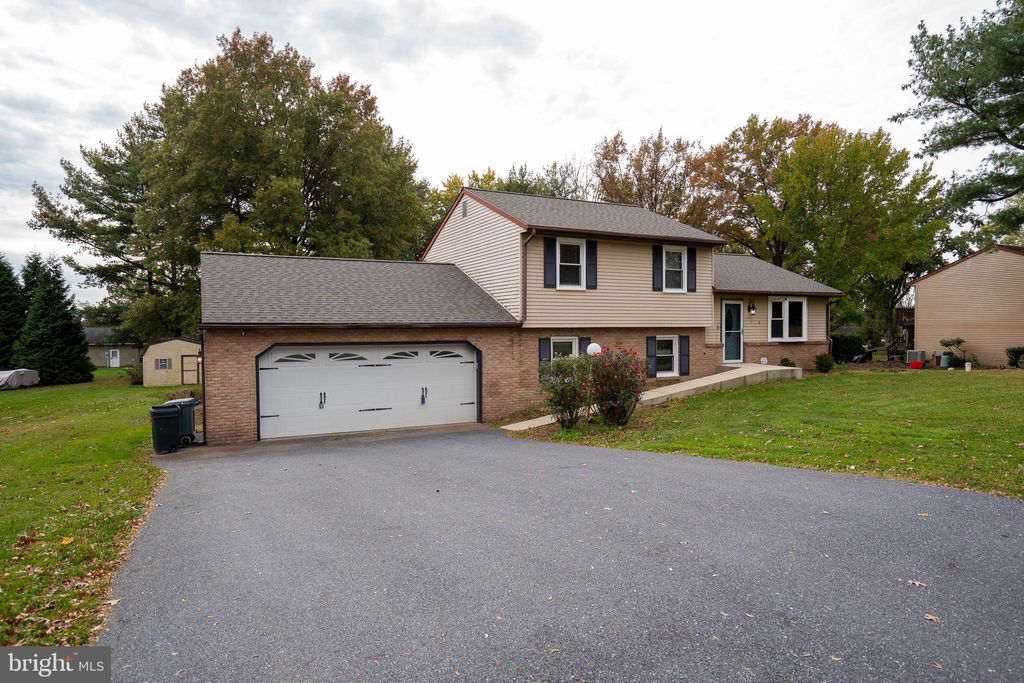 Photo of 8 Sherri Lane, LITITZ, PA 17543 (MLS # PALA2077564)