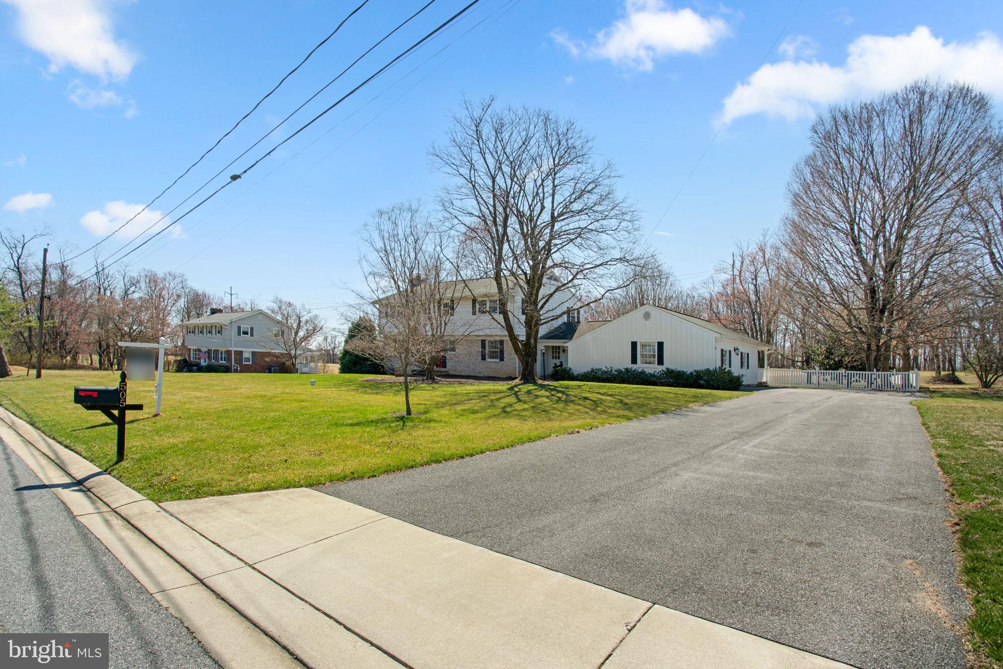 SUNNYBROOK FARMS - Residential