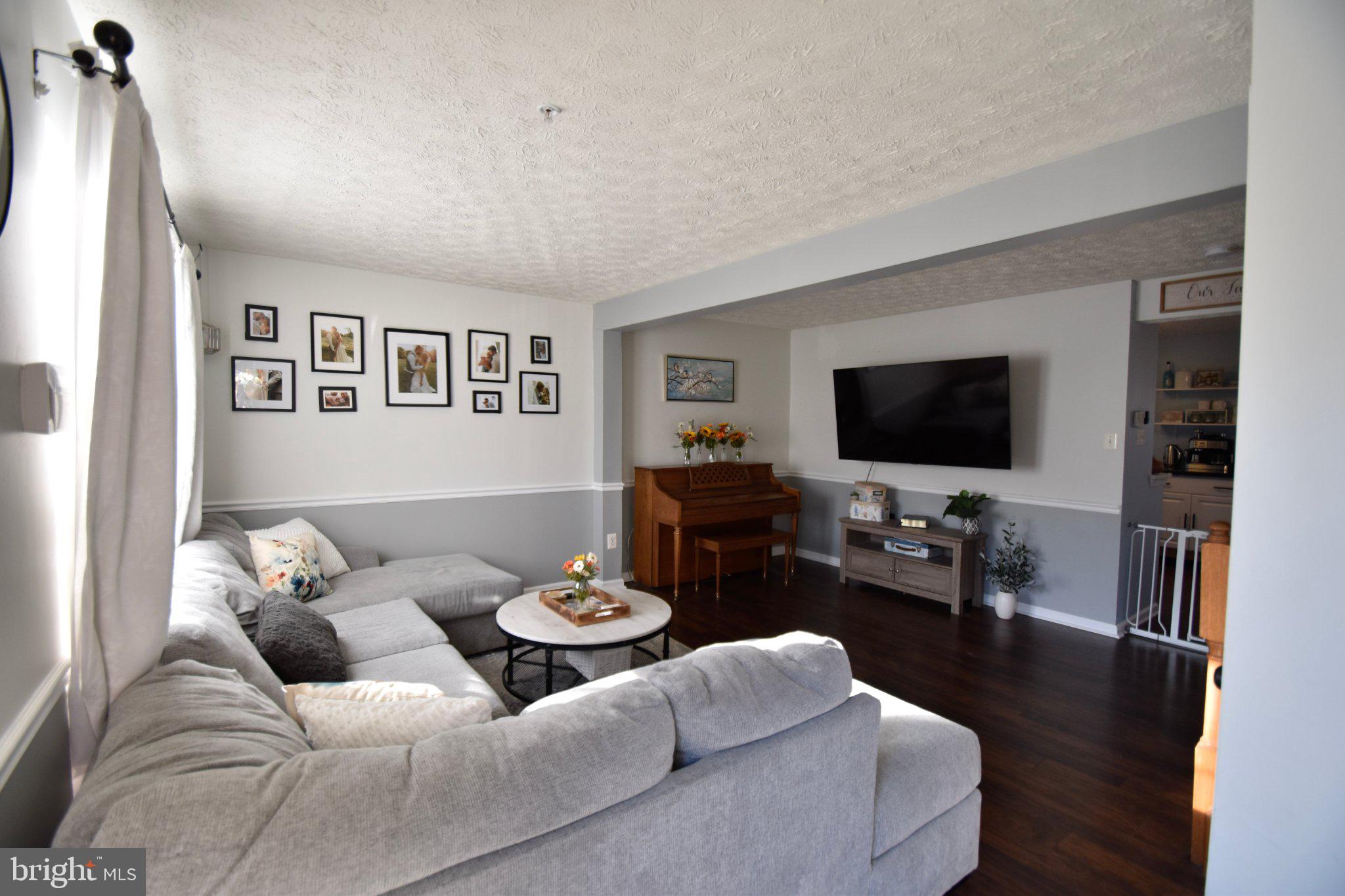 1032 JEANETT WAY