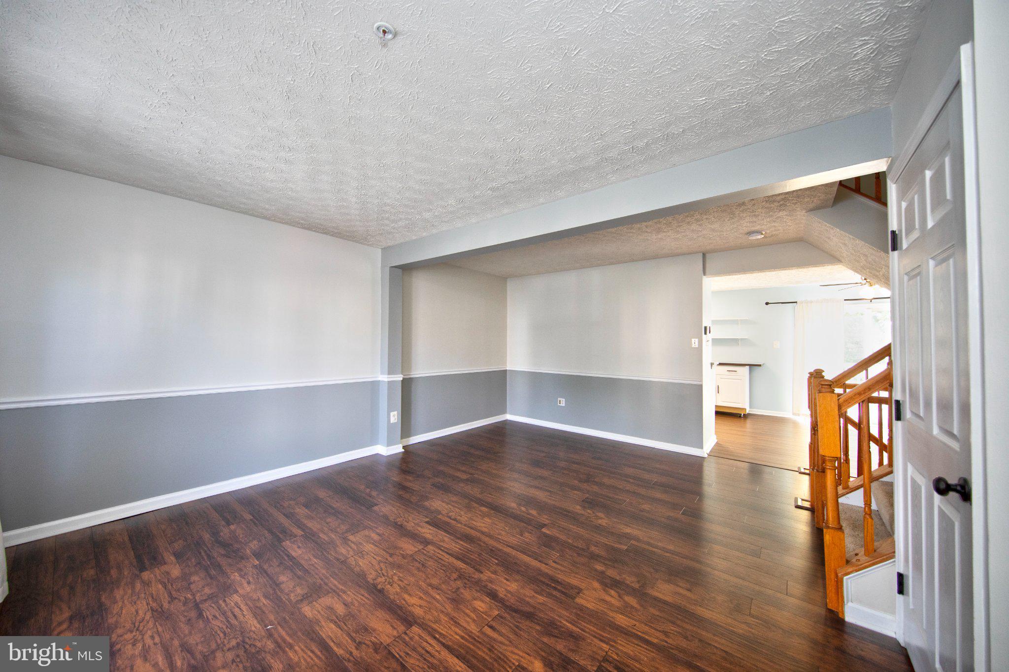 1032 JEANETT WAY