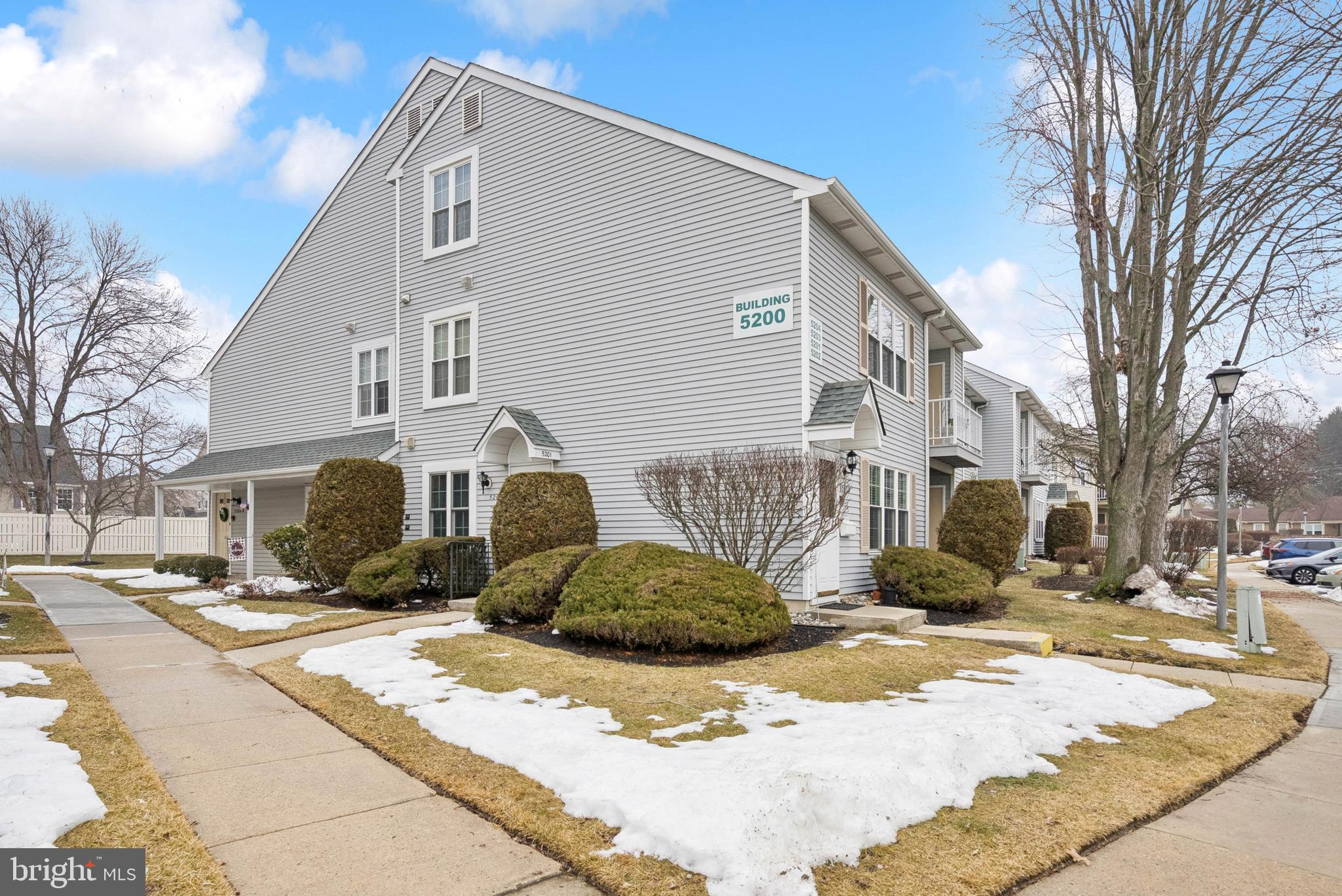 5203 ADELAIDE DRIVE A