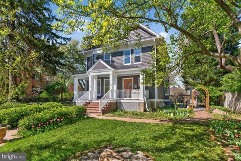 Photo of 4701 Cumberland Avenue, CHEVY CHASE, MD 20815 (MLS # MDMC2235332)