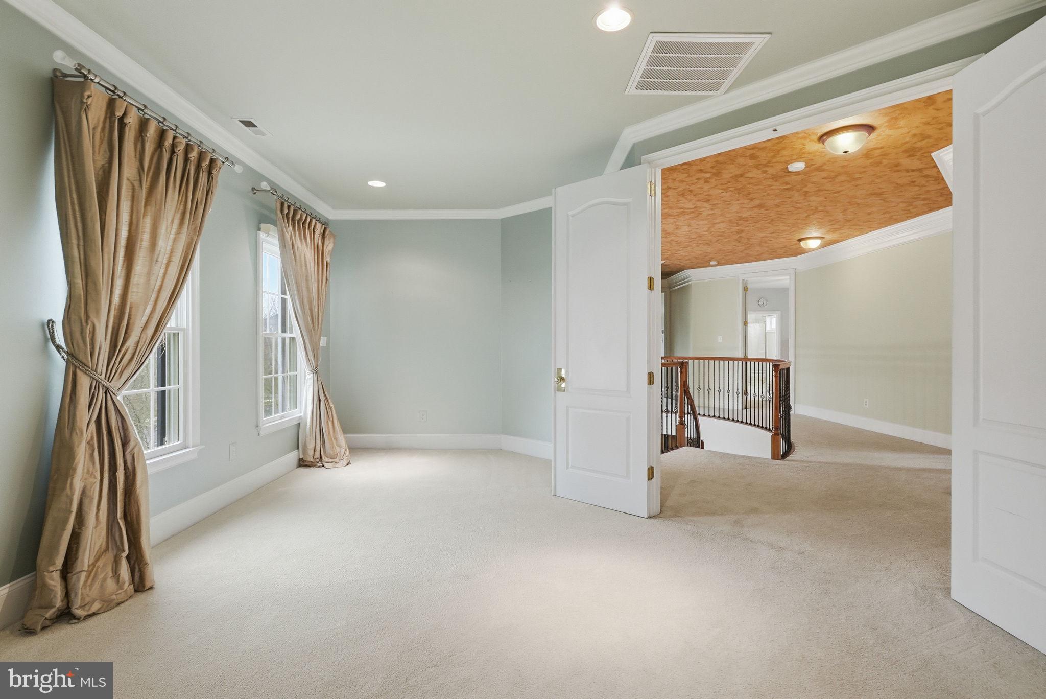 RIVERCREST - Residential