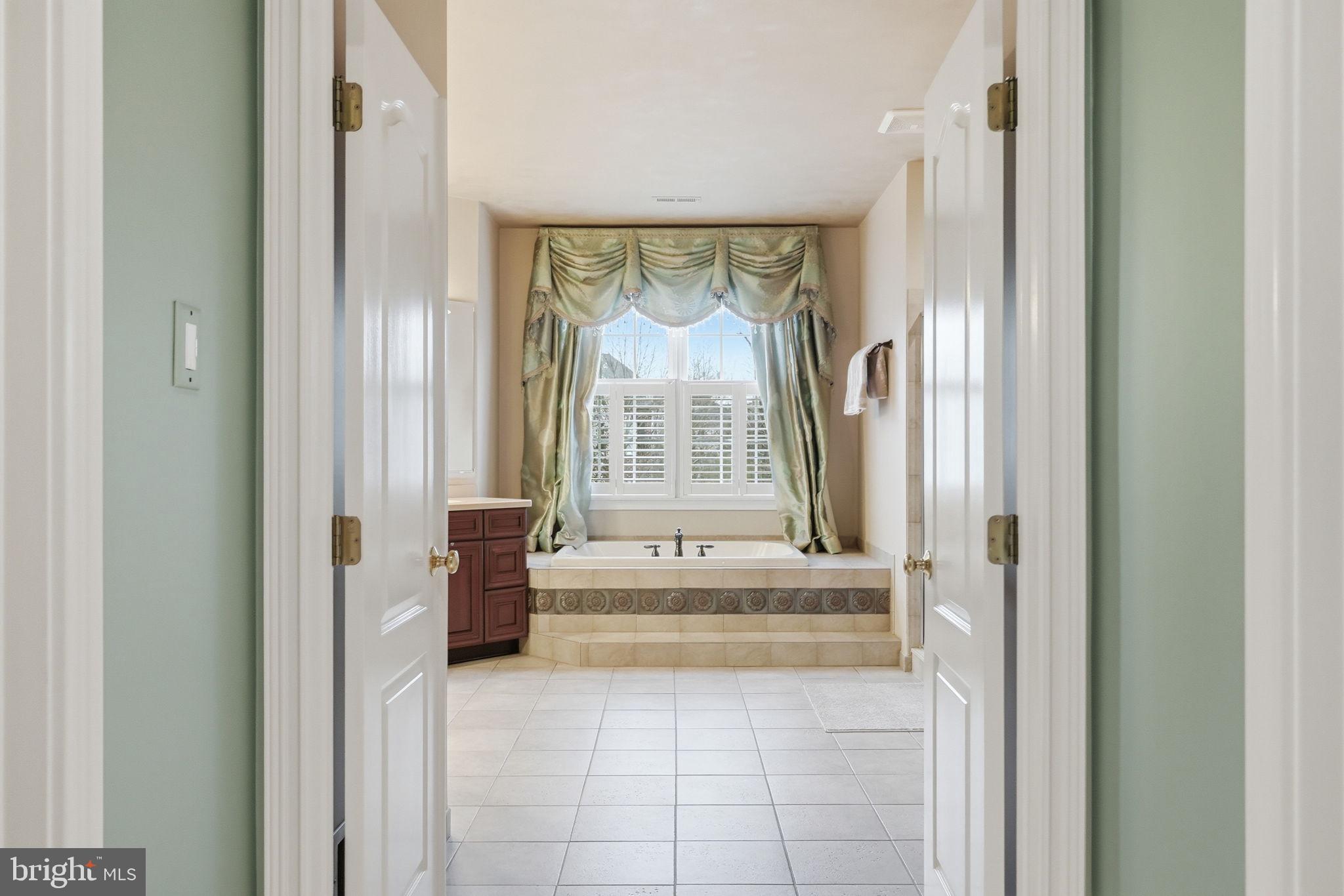 RIVERCREST - Residential